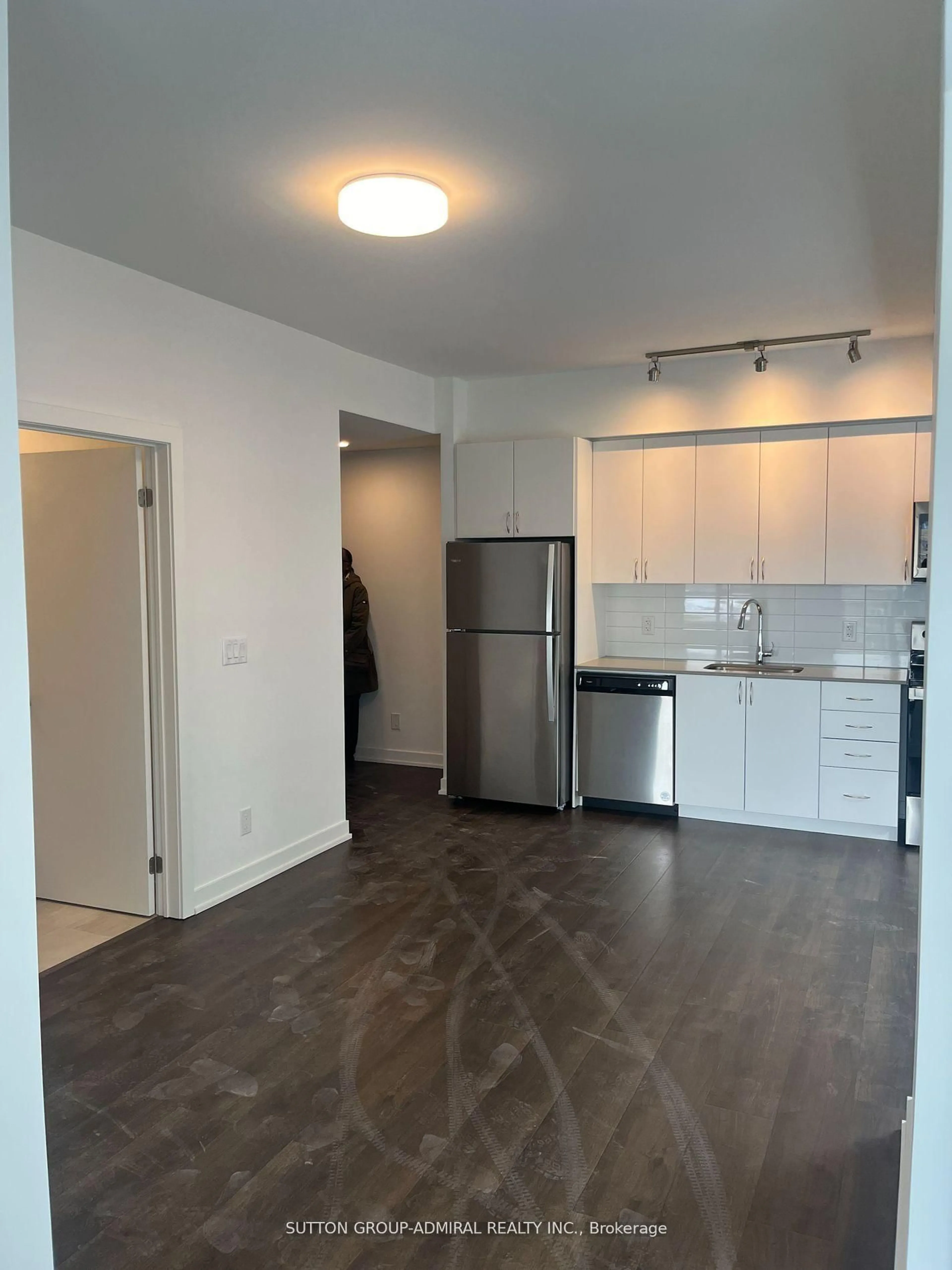 A pic of a room for 56 Lakeside Terr, Barrie Ontario L4M 7B9