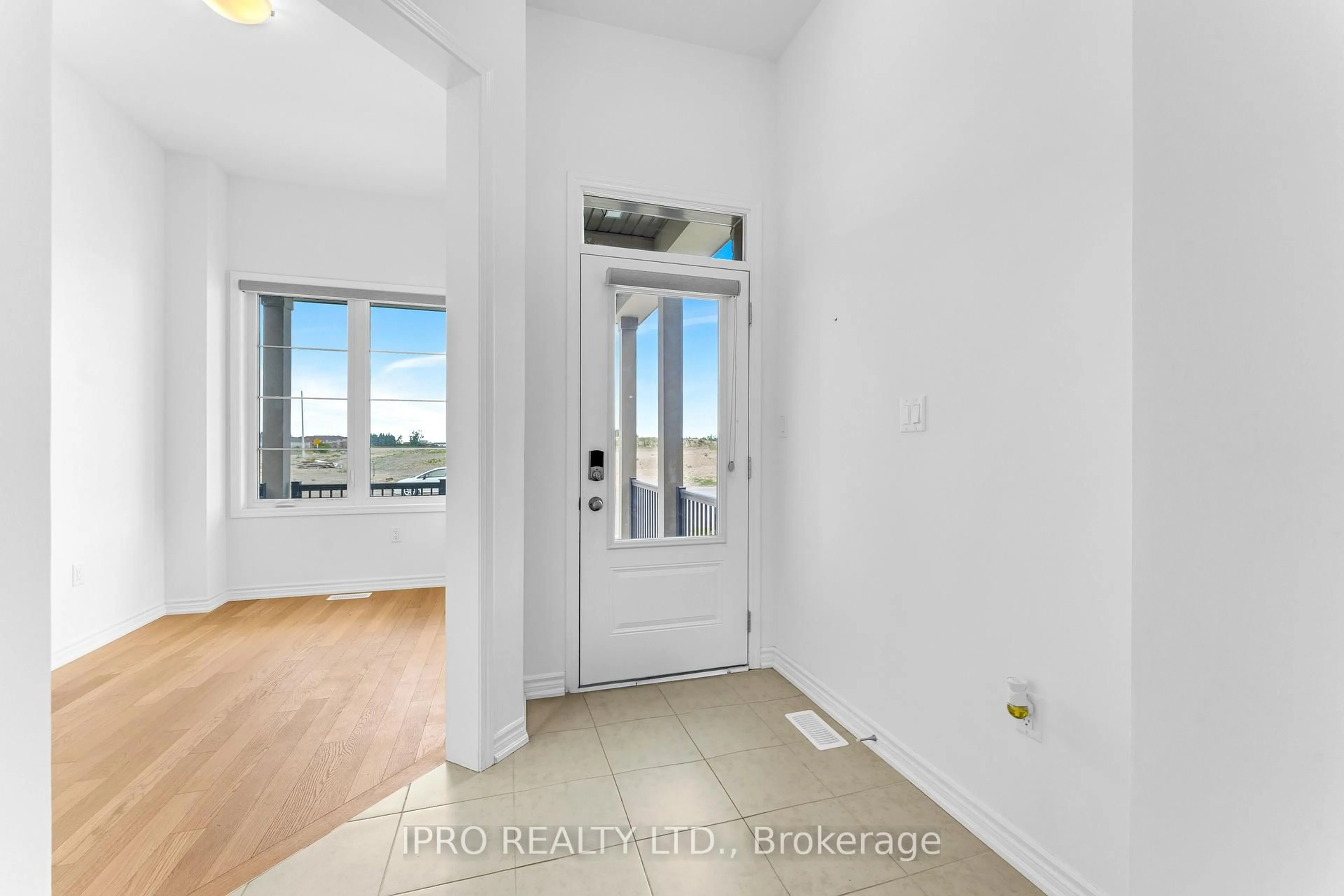 Indoor entryway for 394 Madelaine Dr, Barrie Ontario L9J 0Y5