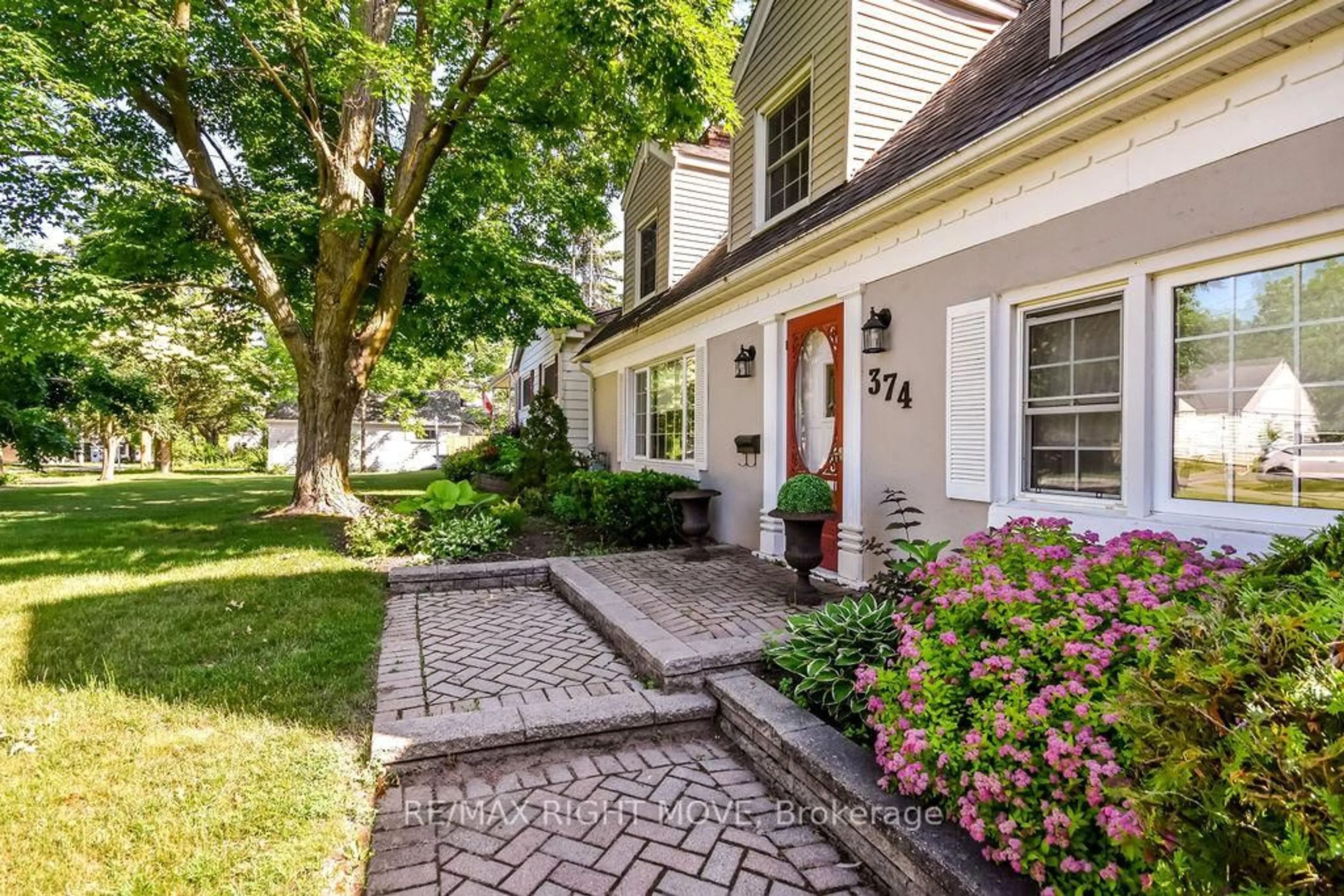 Home with brick exterior material, street for 374 Peter St, Orillia Ontario L3V 5A6