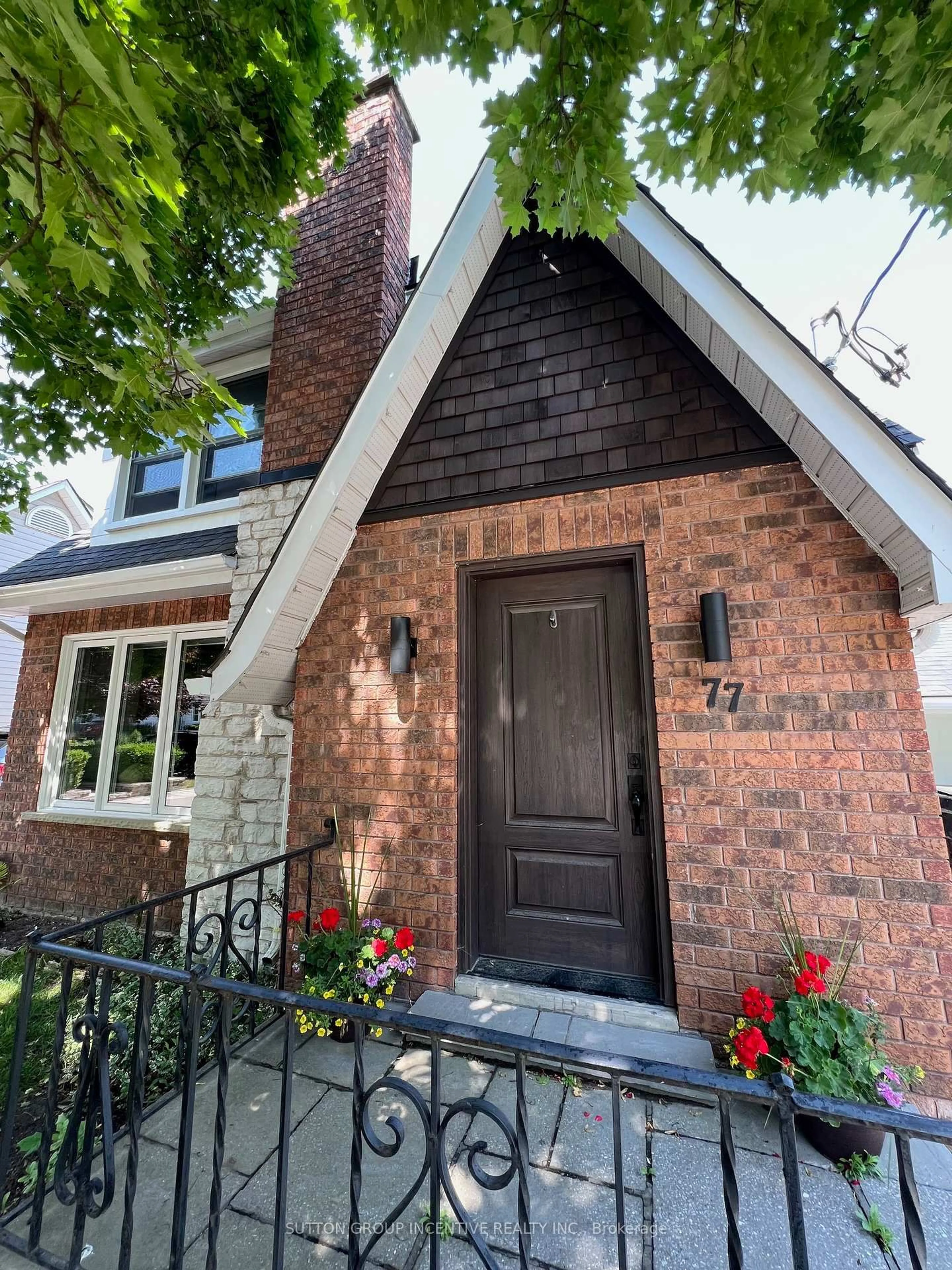 Home with brick exterior material, street for 77 Drury Lane, Barrie Ontario L4M 3C9