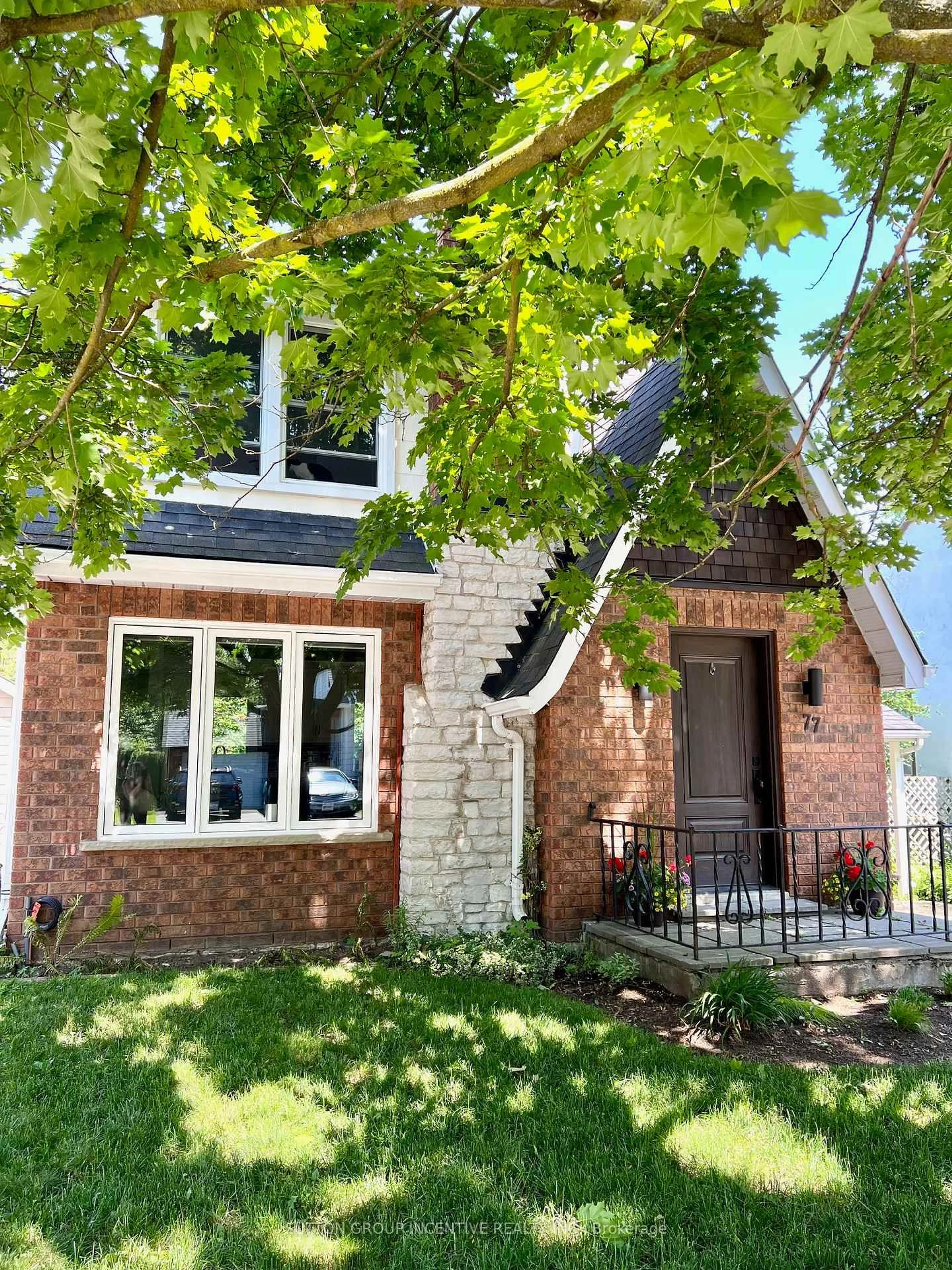 Home with brick exterior material, street for 77 Drury Lane, Barrie Ontario L4M 3C9