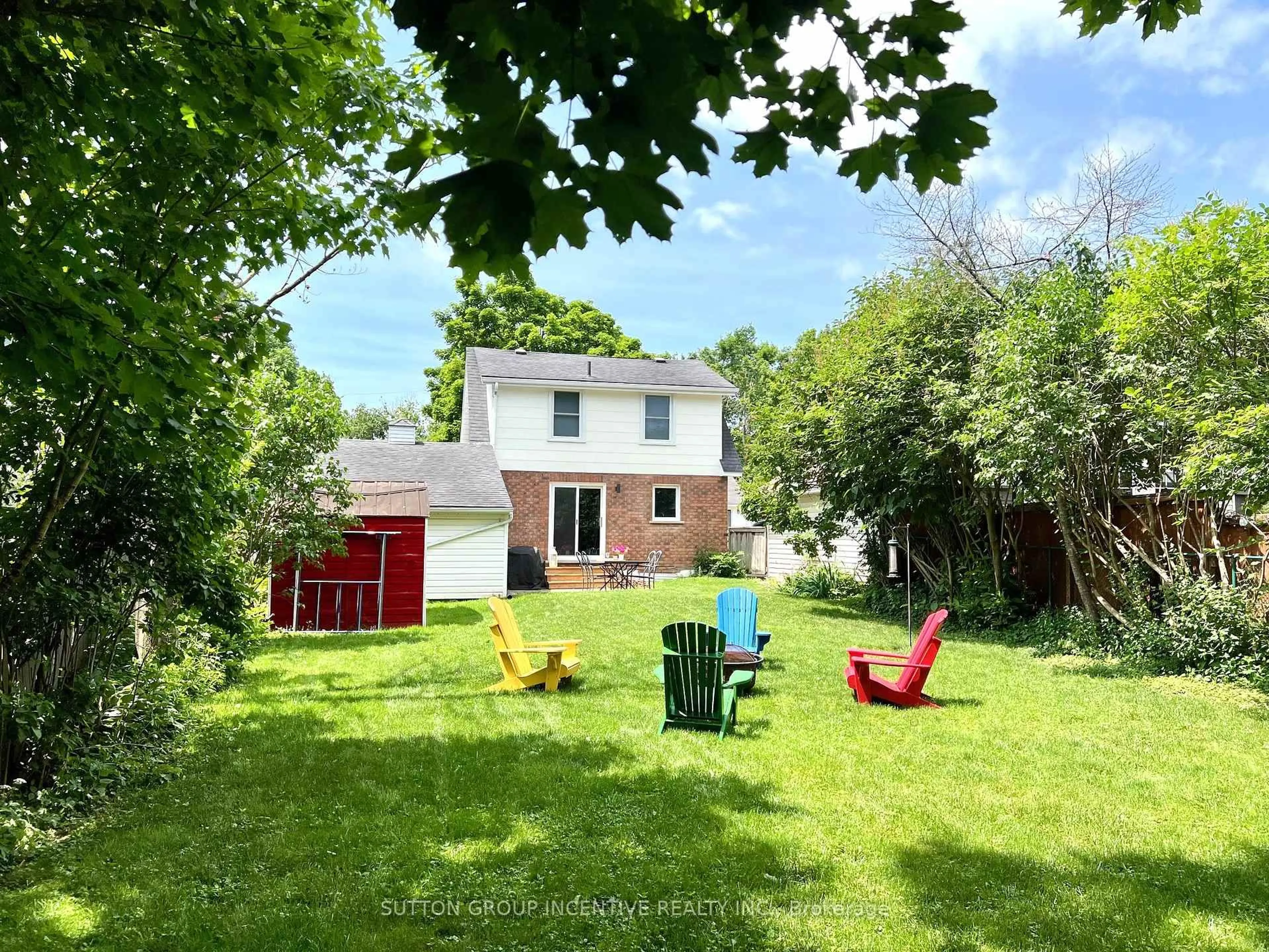 A pic from outside/outdoor area/front of a property/back of a property/a pic from drone, street for 77 Drury Lane, Barrie Ontario L4M 3C9
