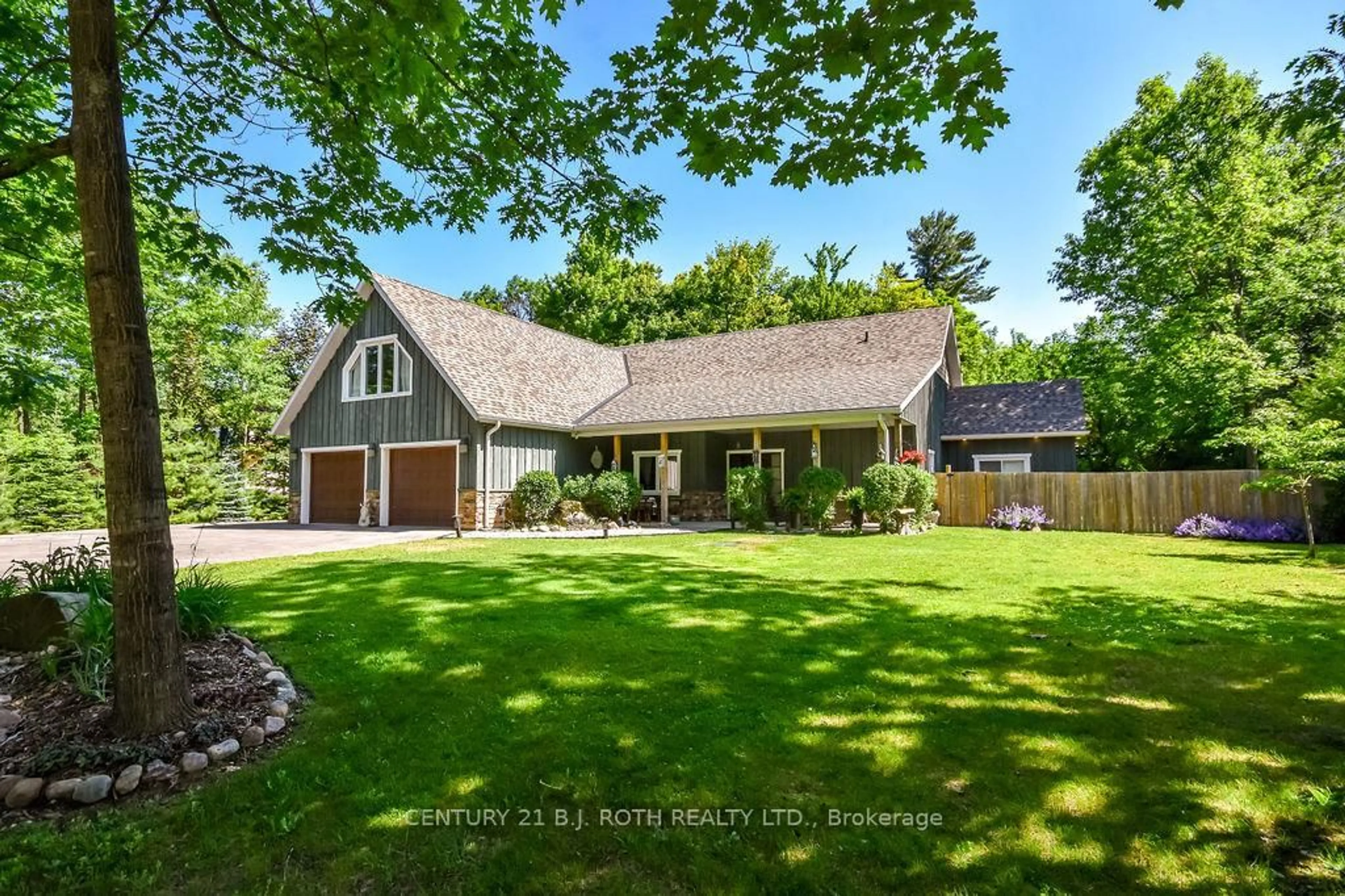 A pic from outside/outdoor area/front of a property/back of a property/a pic from drone, unknown for 1455 TINY BEACHES Rd, Tiny Ontario L9M 0J2