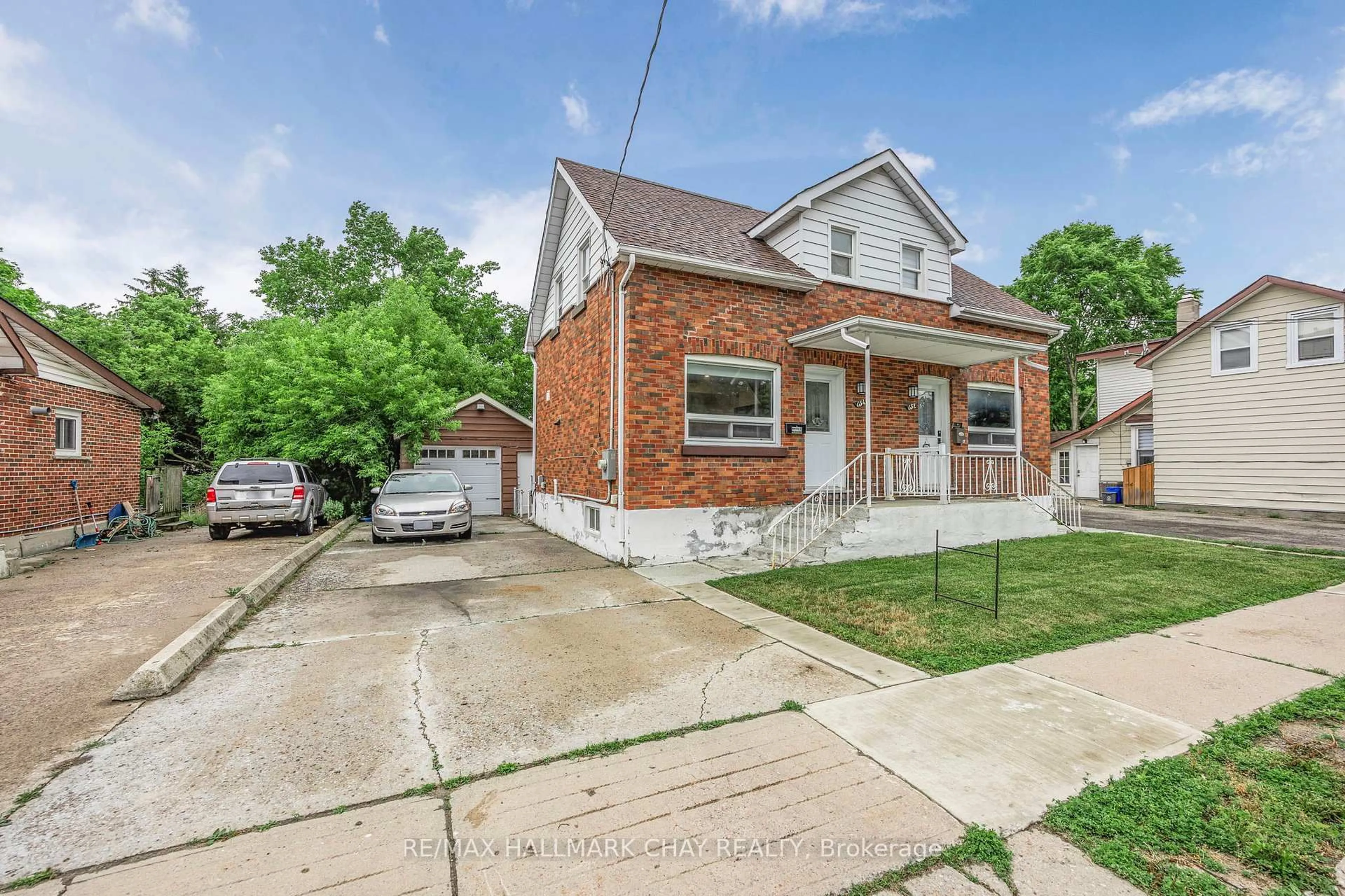 Home with brick exterior material, street for 154 Sanford St, Barrie Ontario L4N 3C7