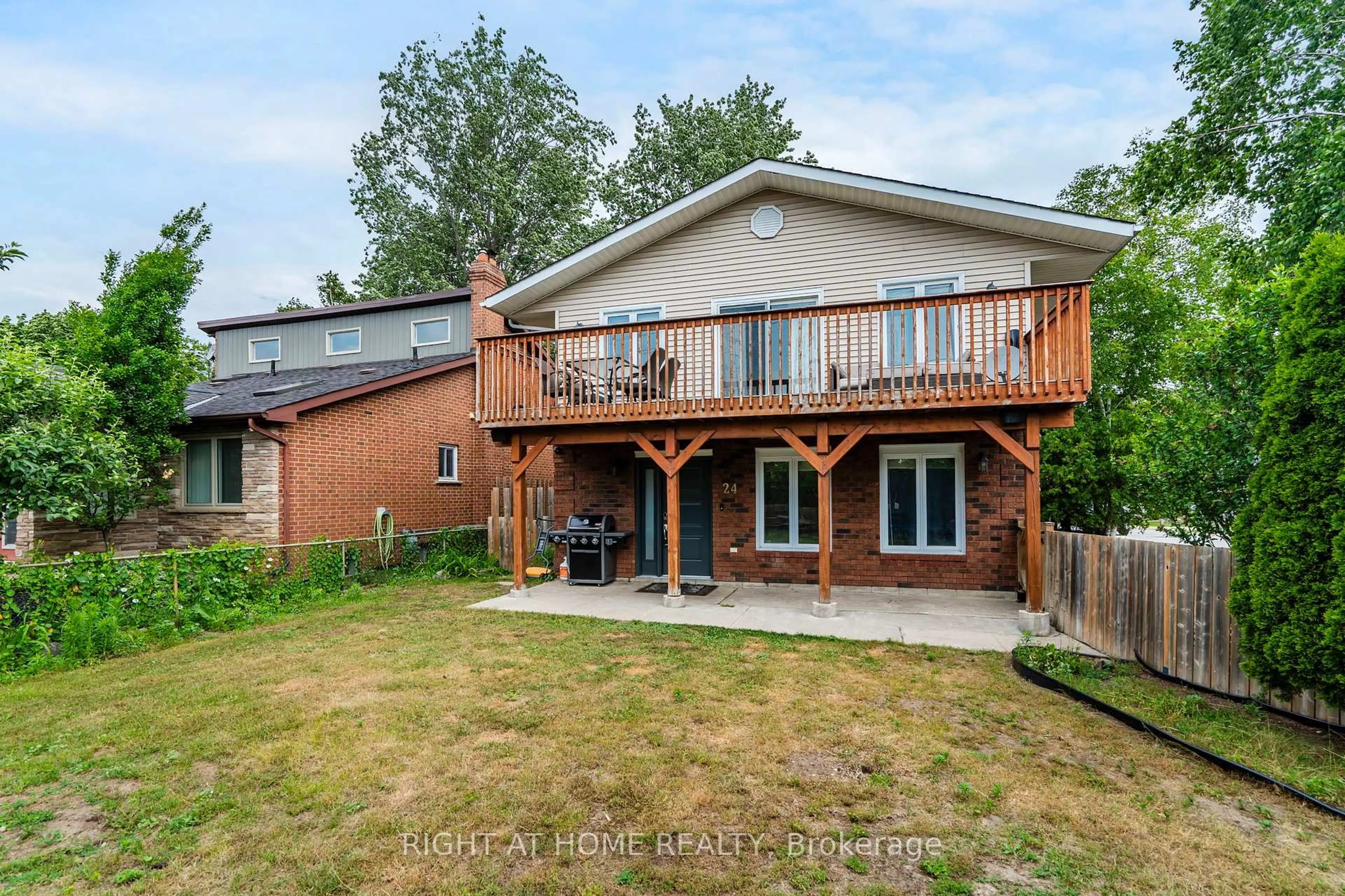 Home with brick exterior material, unknown for 24 Puccini Dr, Wasaga Beach Ontario L9Z 1Z4