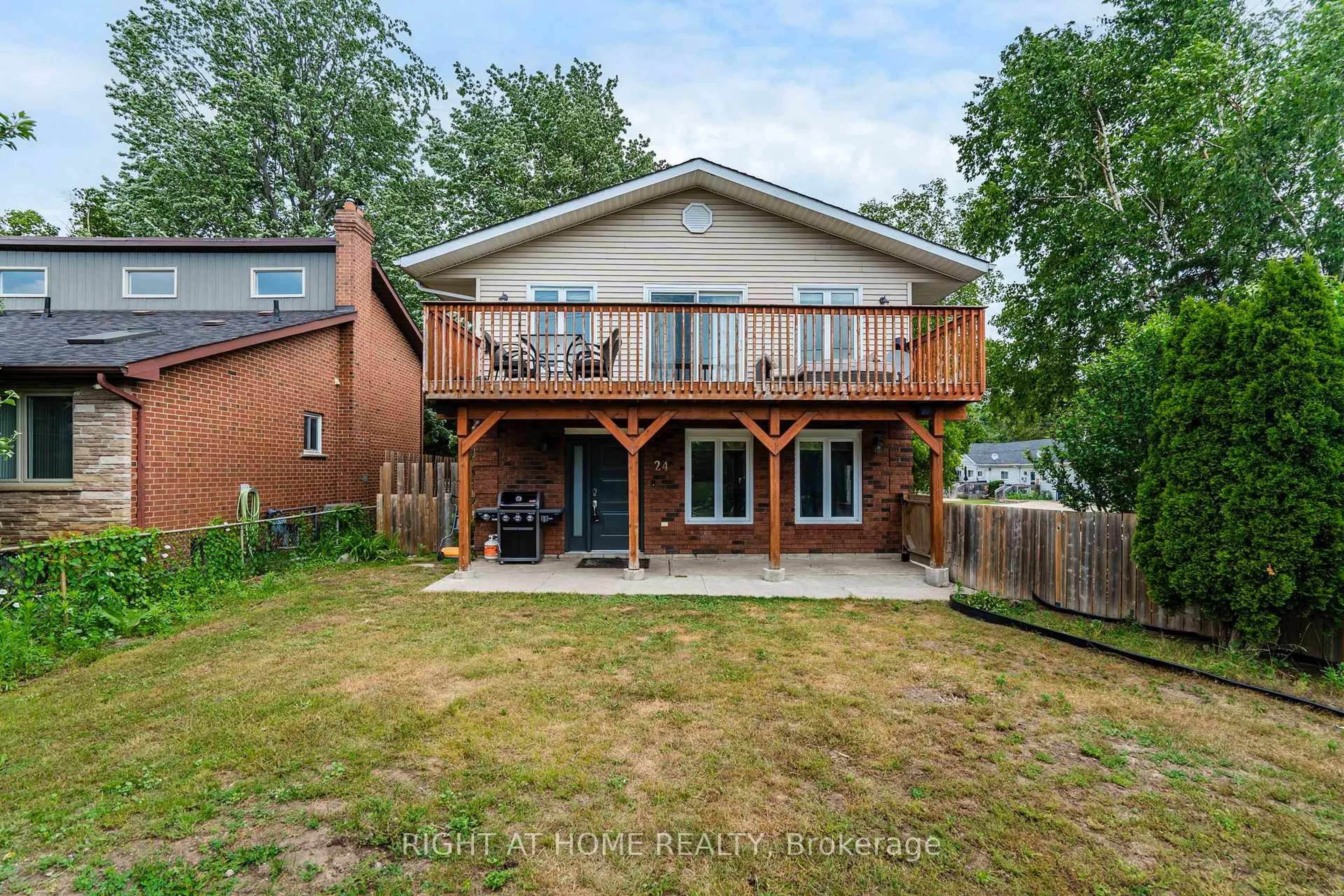 A pic from outside/outdoor area/front of a property/back of a property/a pic from drone, unknown for 24 Puccini Dr, Wasaga Beach Ontario L9Z 1Z4