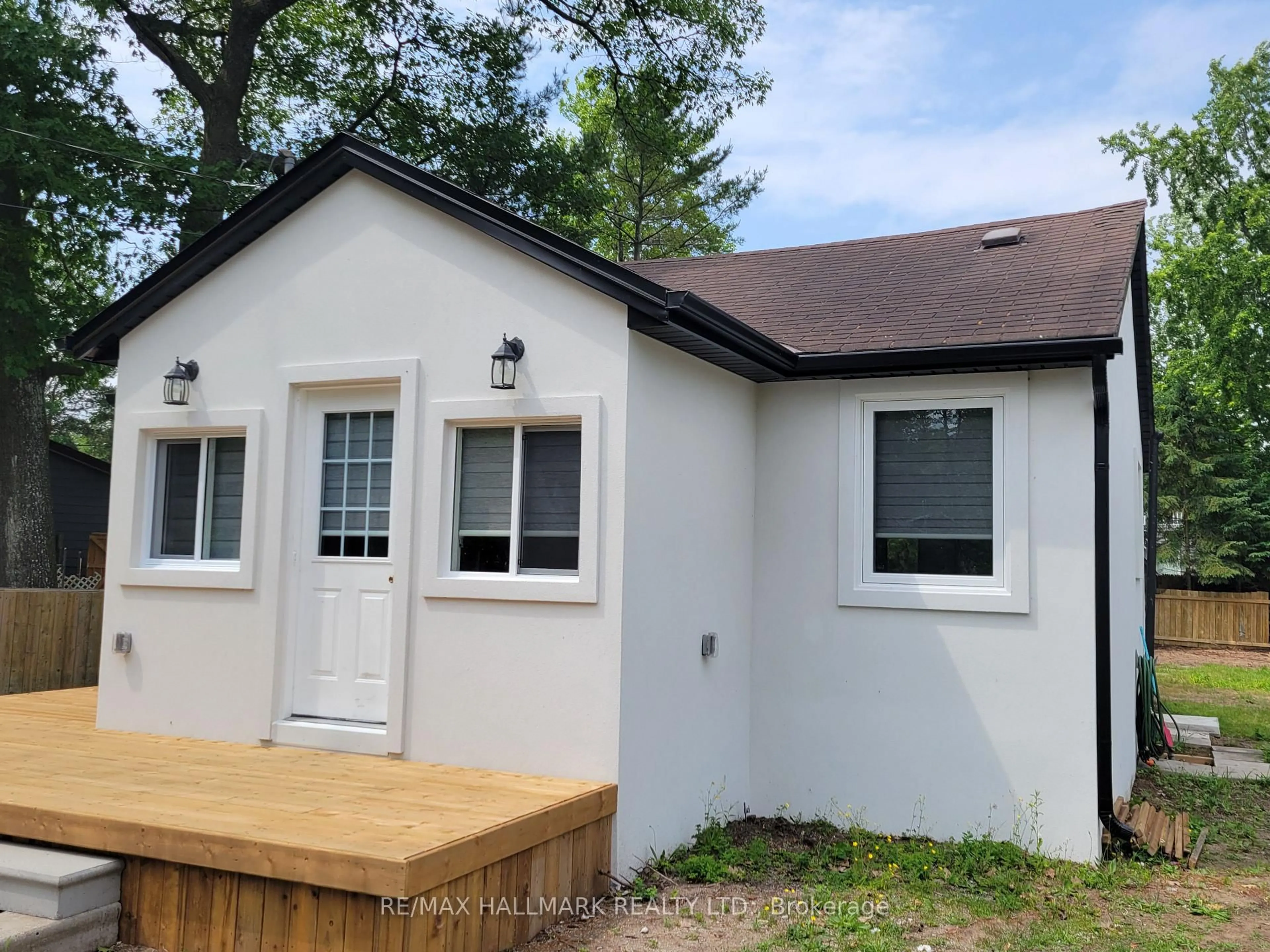 Home with vinyl exterior material, building for 16 73rd St #PART 1, Wasaga Beach Ontario L9Z 2X6