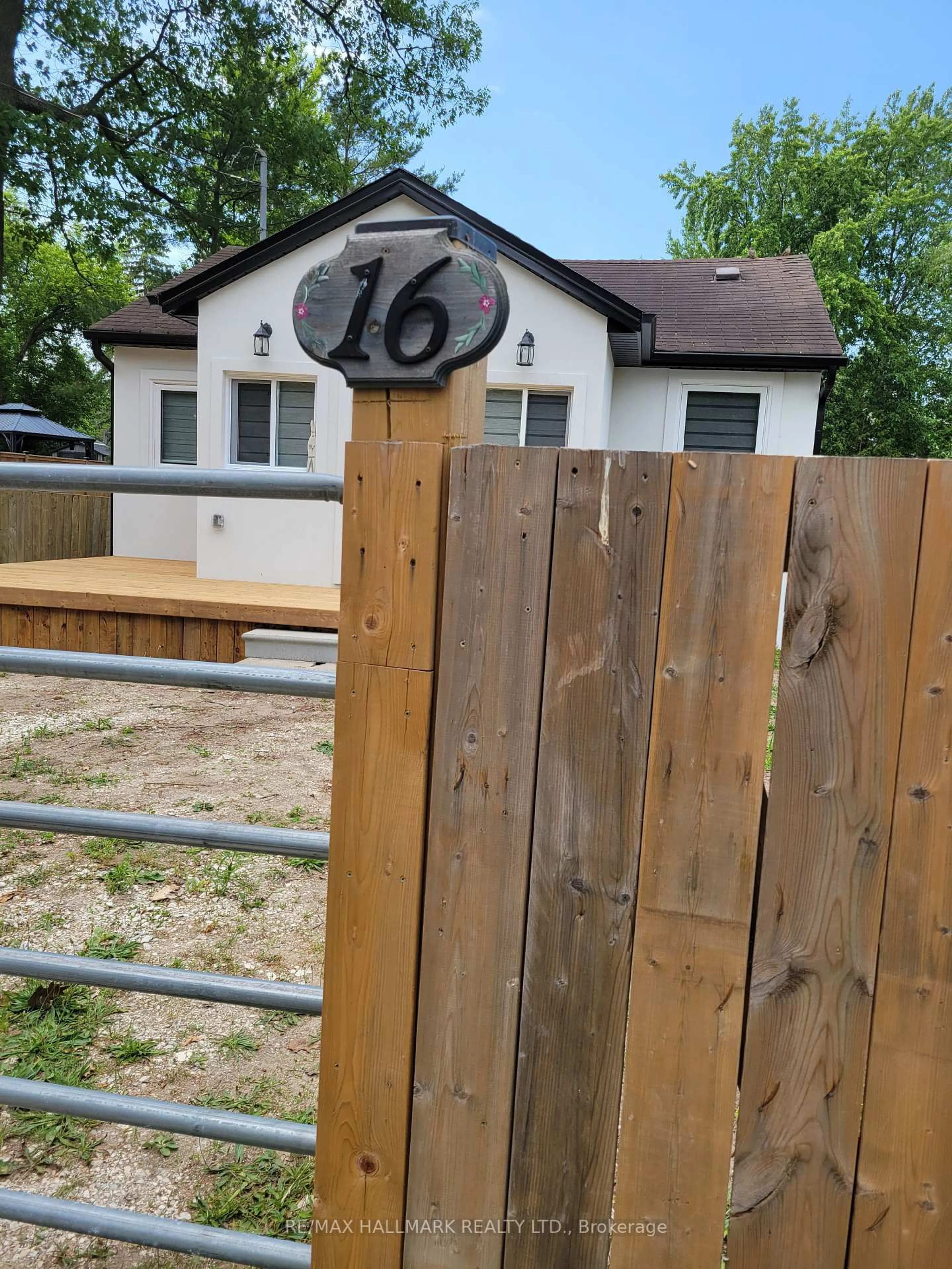 A pic from outside/outdoor area/front of a property/back of a property/a pic from drone, street for 16 73rd St #PART 1, Wasaga Beach Ontario L9Z 2X6