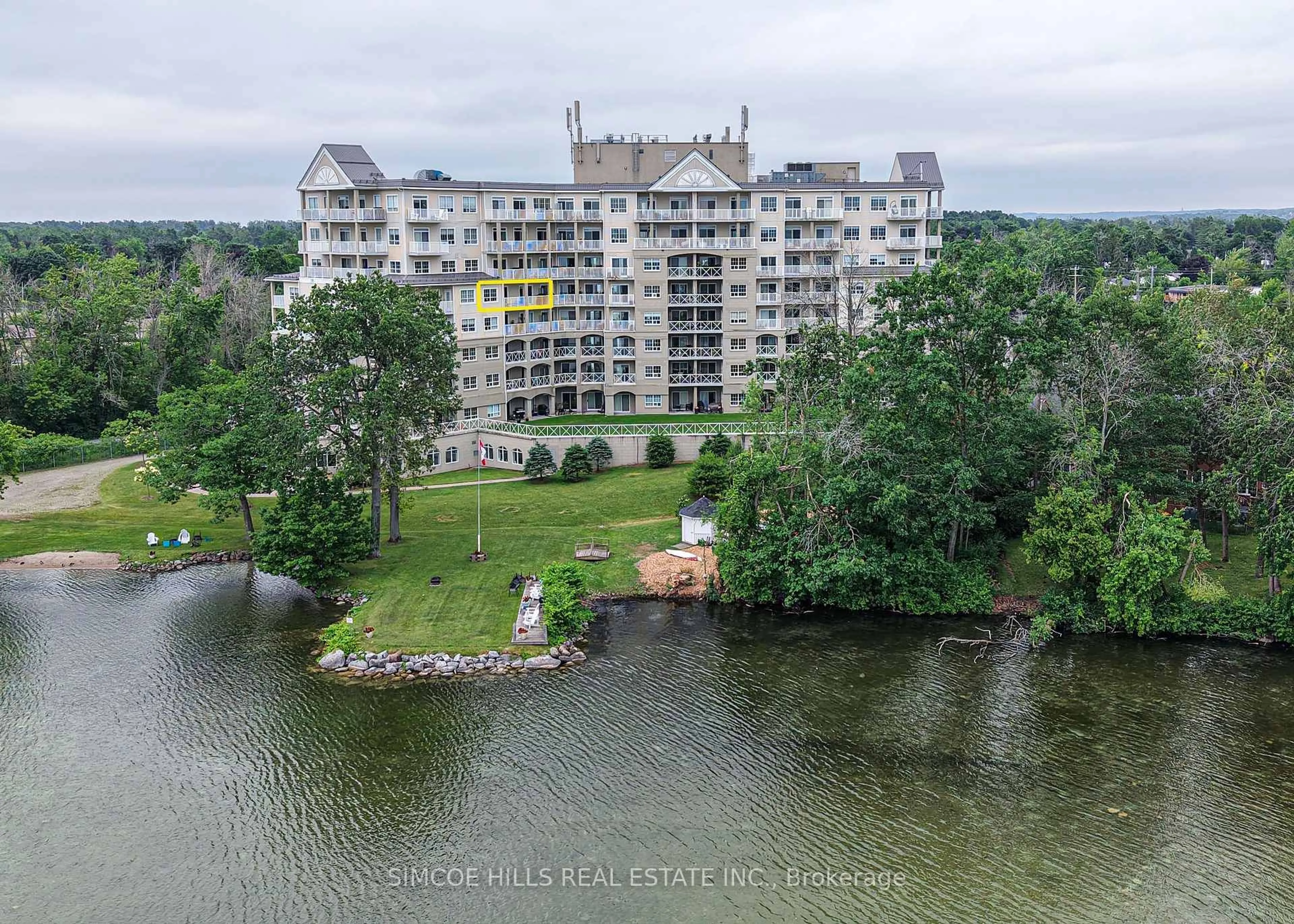A pic from outside/outdoor area/front of a property/back of a property/a pic from drone, water/lake/river/ocean view for 354 Atherley Rd #509, Orillia Ontario L3V 0B8