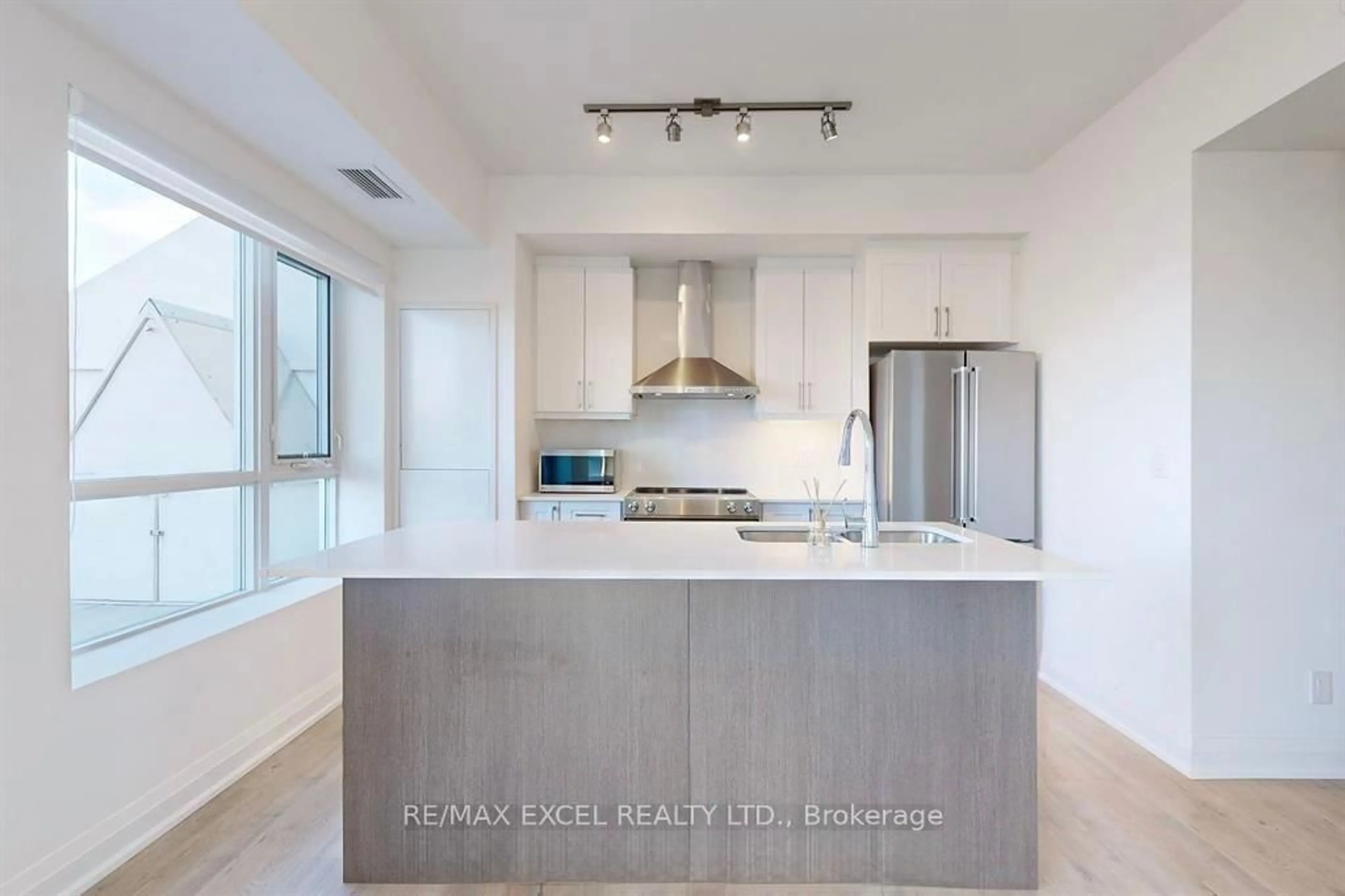 Open concept kitchen, unknown for 58 Lakeside Terr #1005, Barrie Ontario L4M 7B9