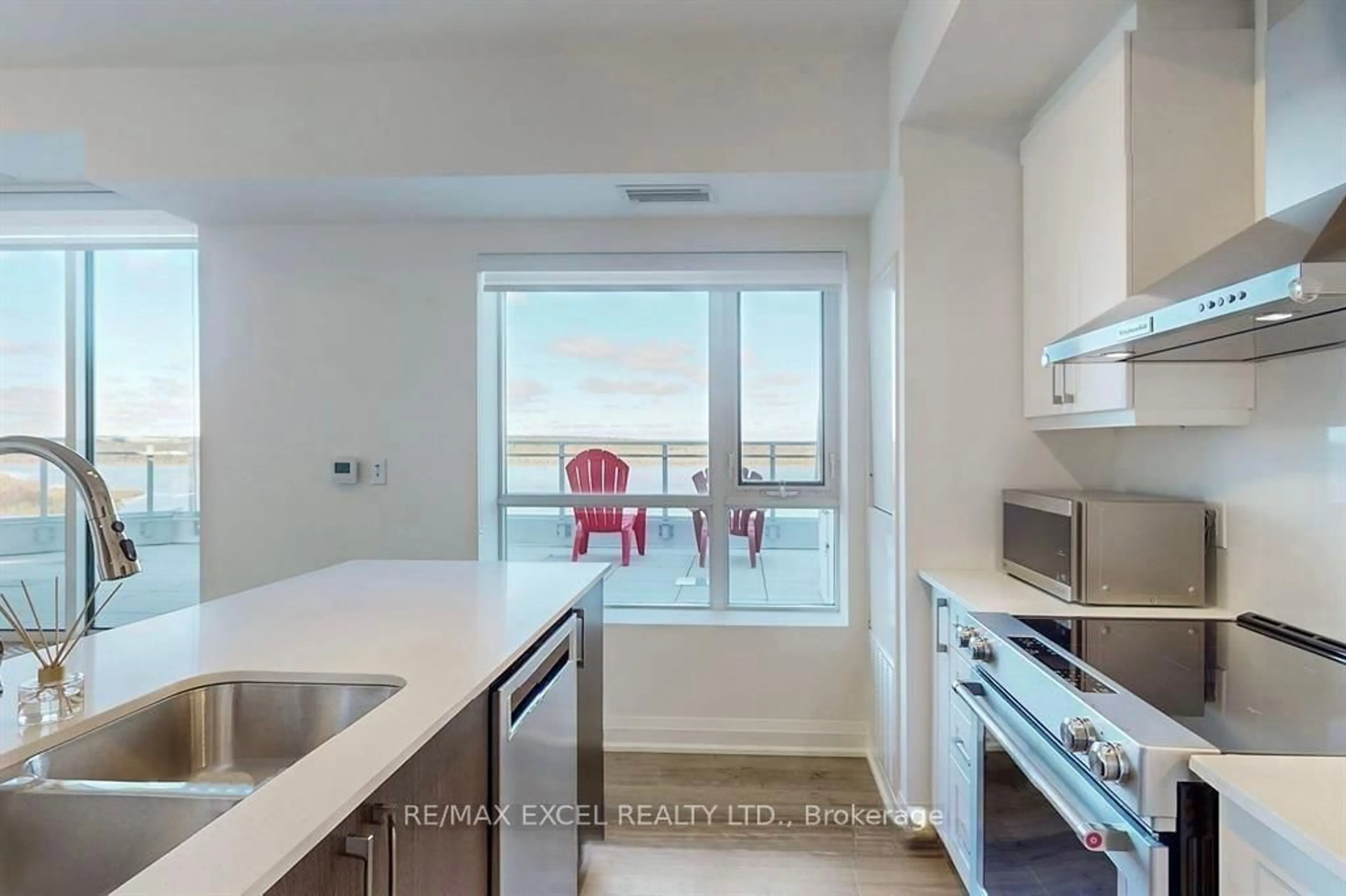 Standard kitchen, unknown for 58 Lakeside Terr #1005, Barrie Ontario L4M 7B9