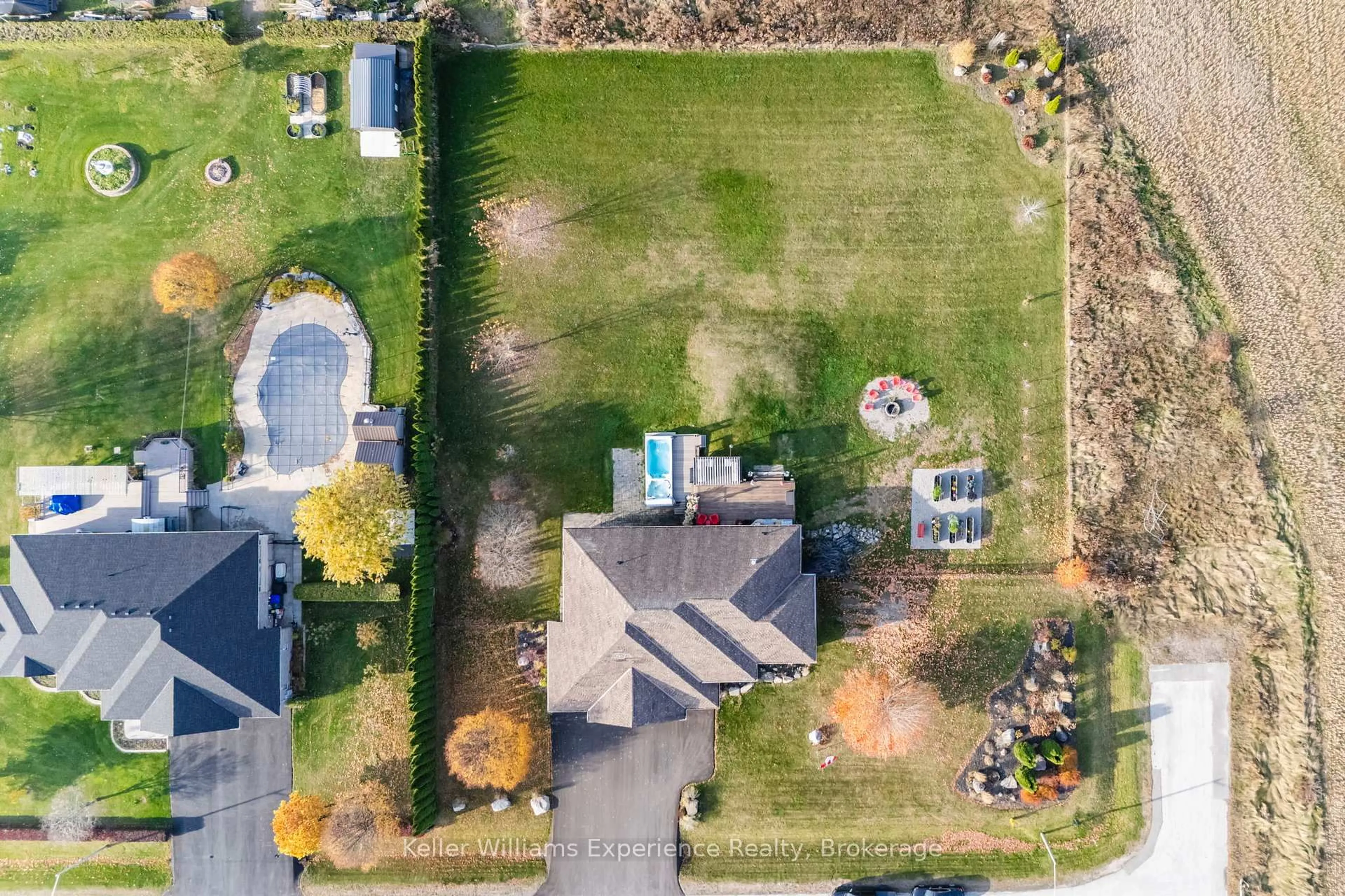 A pic from outside/outdoor area/front of a property/back of a property/a pic from drone, street for 54 ASSELIN Dr, Tiny Ontario L0L 2J0