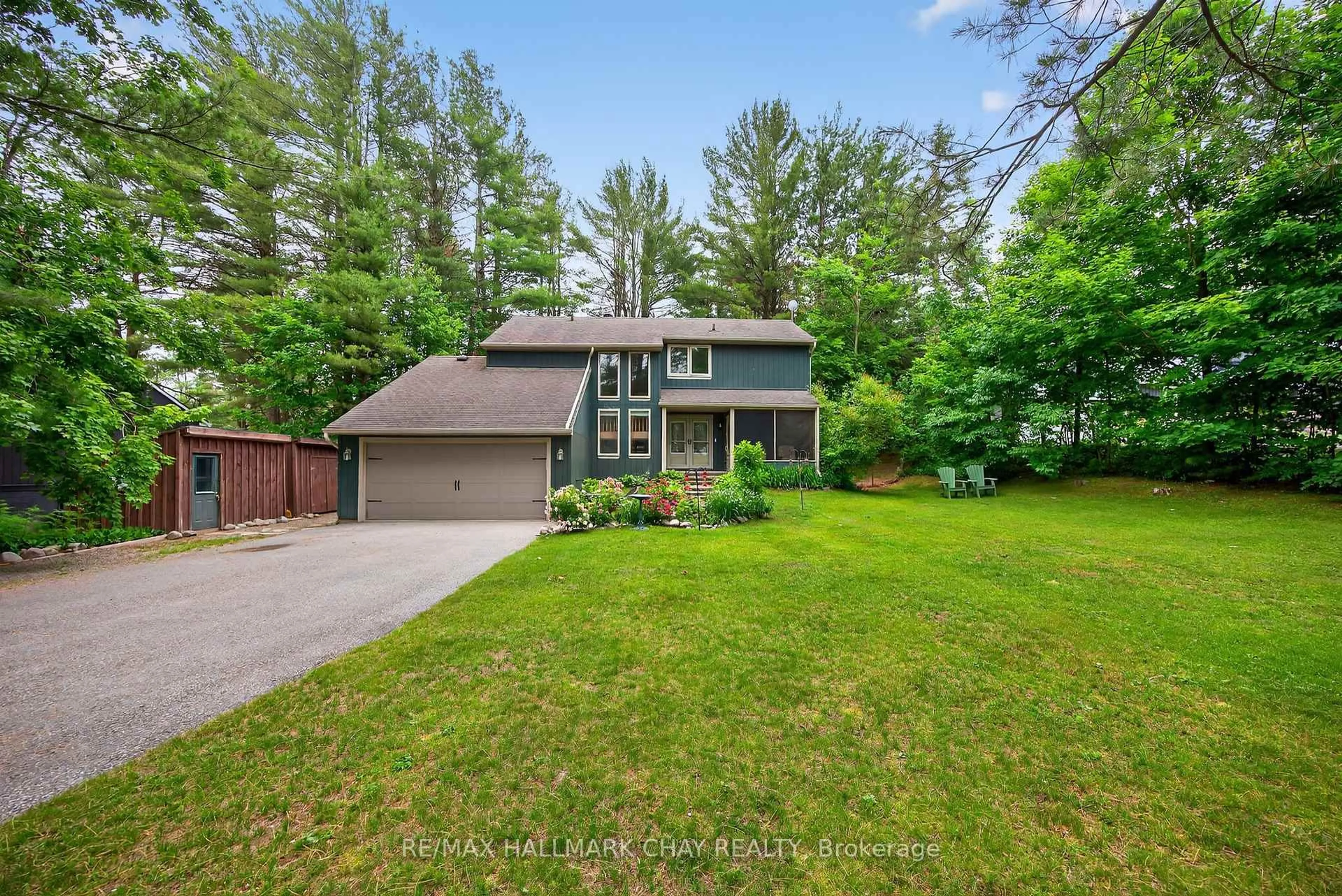 A pic from outside/outdoor area/front of a property/back of a property/a pic from drone, unknown for 11 Sumac Cres, Oro-Medonte Ontario L0K 1E0