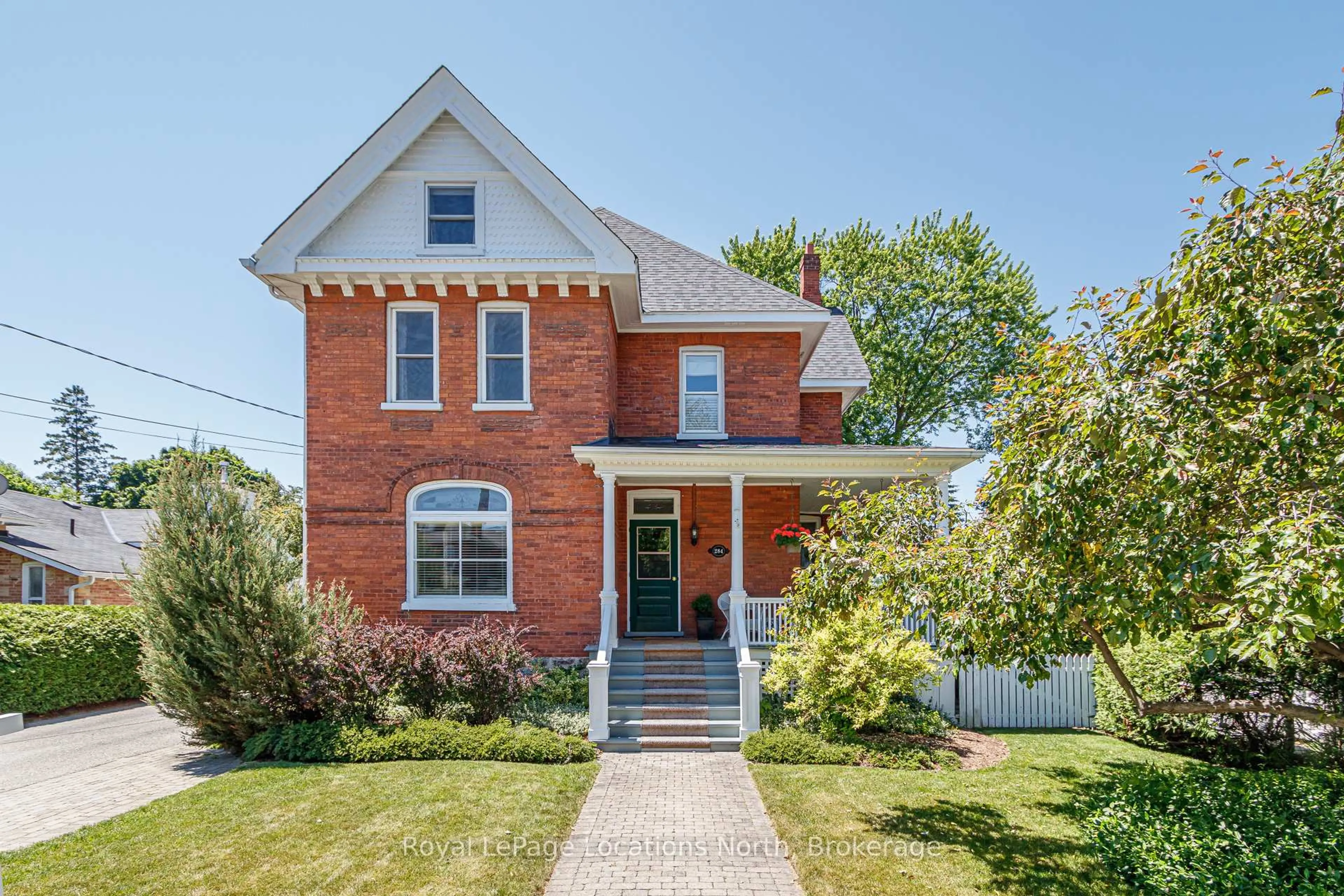 Home with brick exterior material, street for 284 Maple St, Collingwood Ontario L9Y 2R4