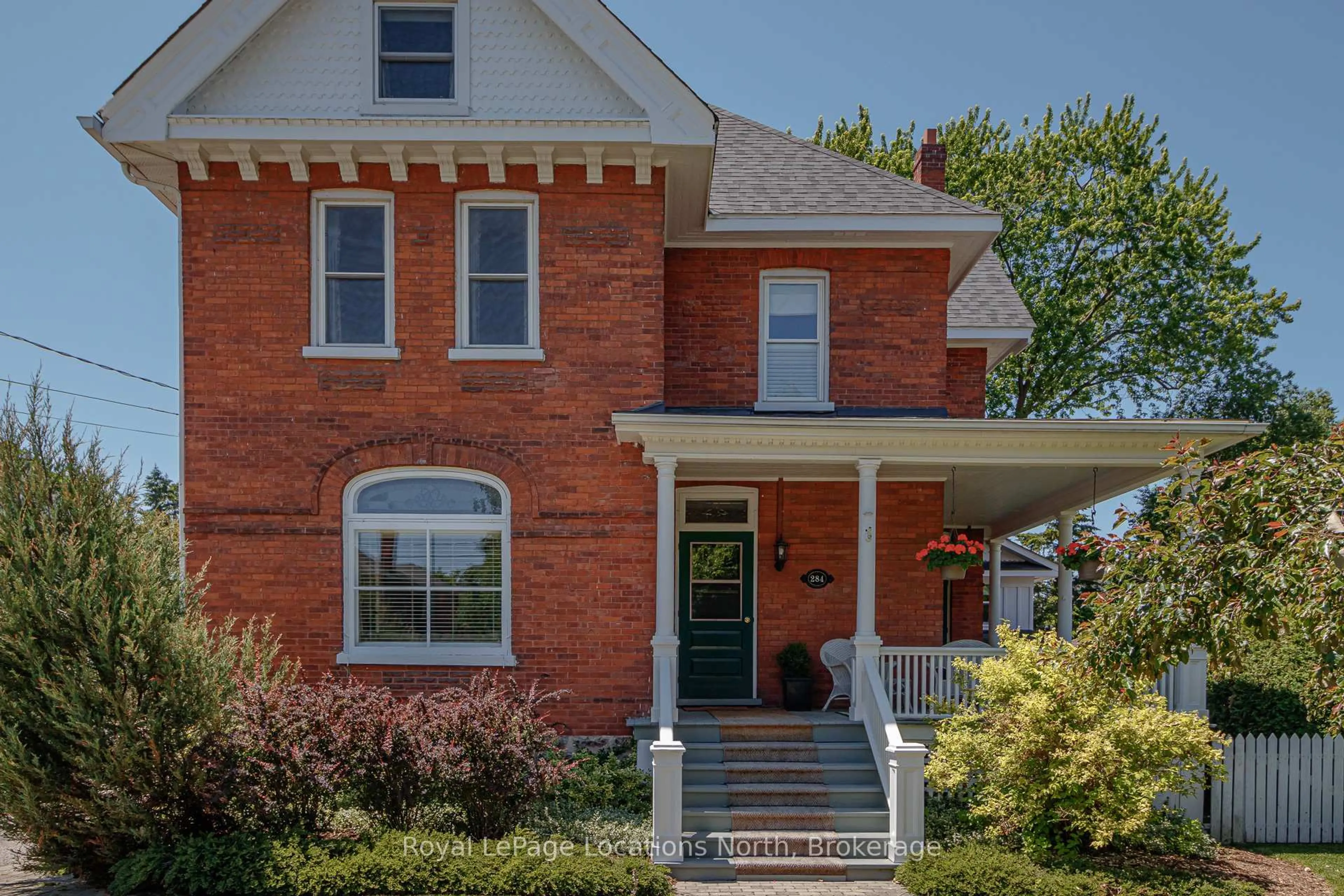 Home with brick exterior material, street for 284 Maple St, Collingwood Ontario L9Y 2R4