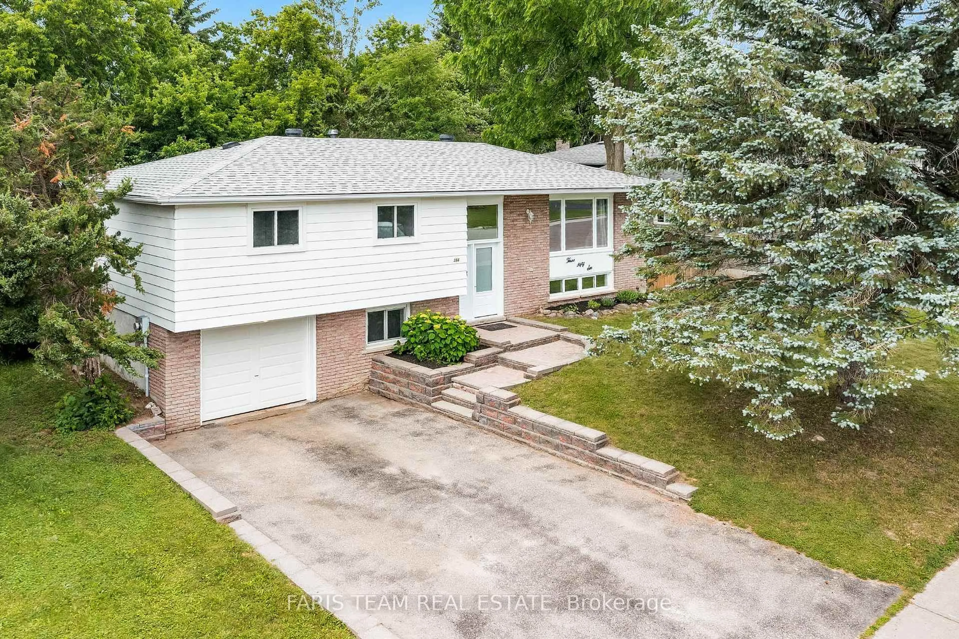 A pic from outside/outdoor area/front of a property/back of a property/a pic from drone, street for 356 Lescaut Rd, Midland Ontario L4R 2P2