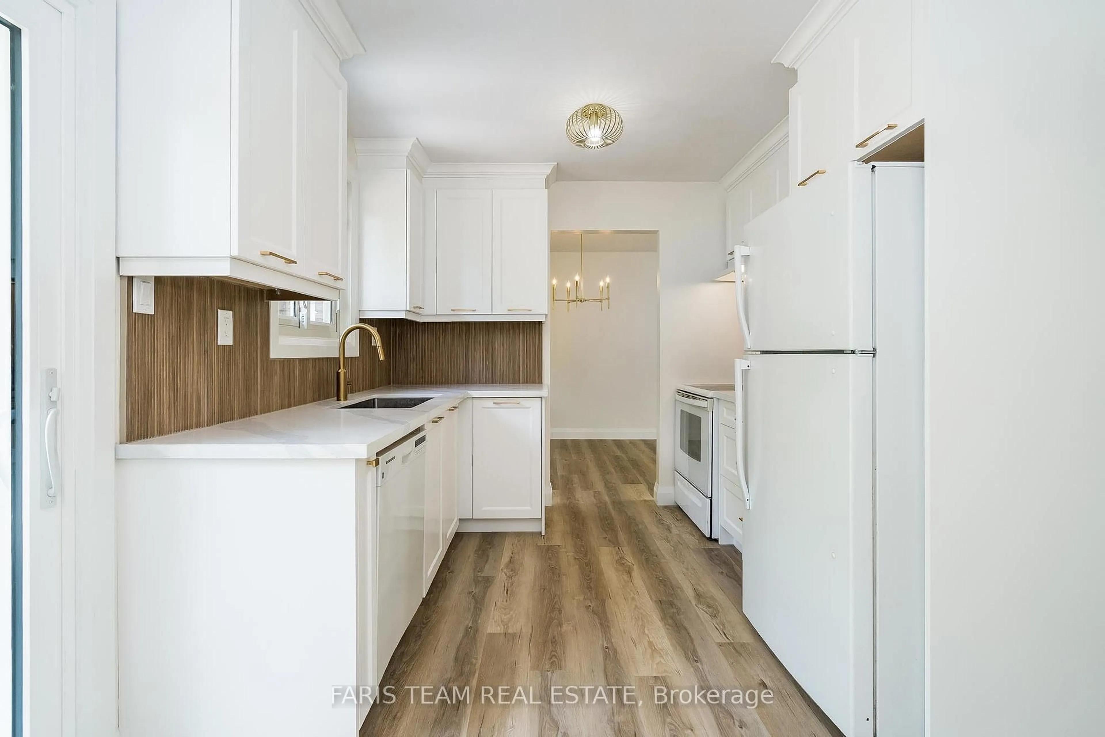 Standard kitchen, wood/laminate floor for 356 Lescaut Rd, Midland Ontario L4R 2P2
