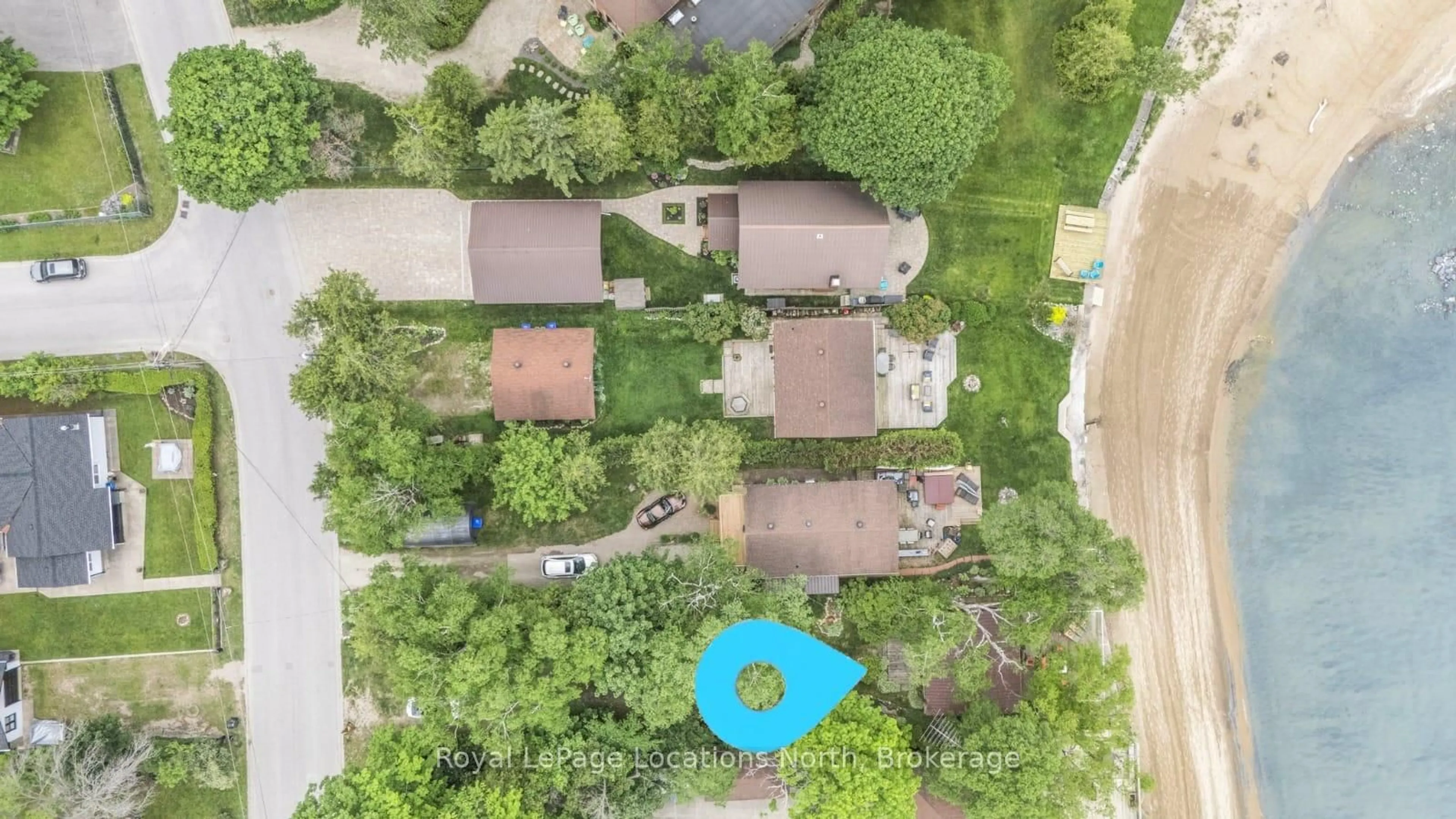 A pic from outside/outdoor area/front of a property/back of a property/a pic from drone, city buildings view from balcony for 1950 Shore Lane, Wasaga Beach Ontario L9Z 1T7