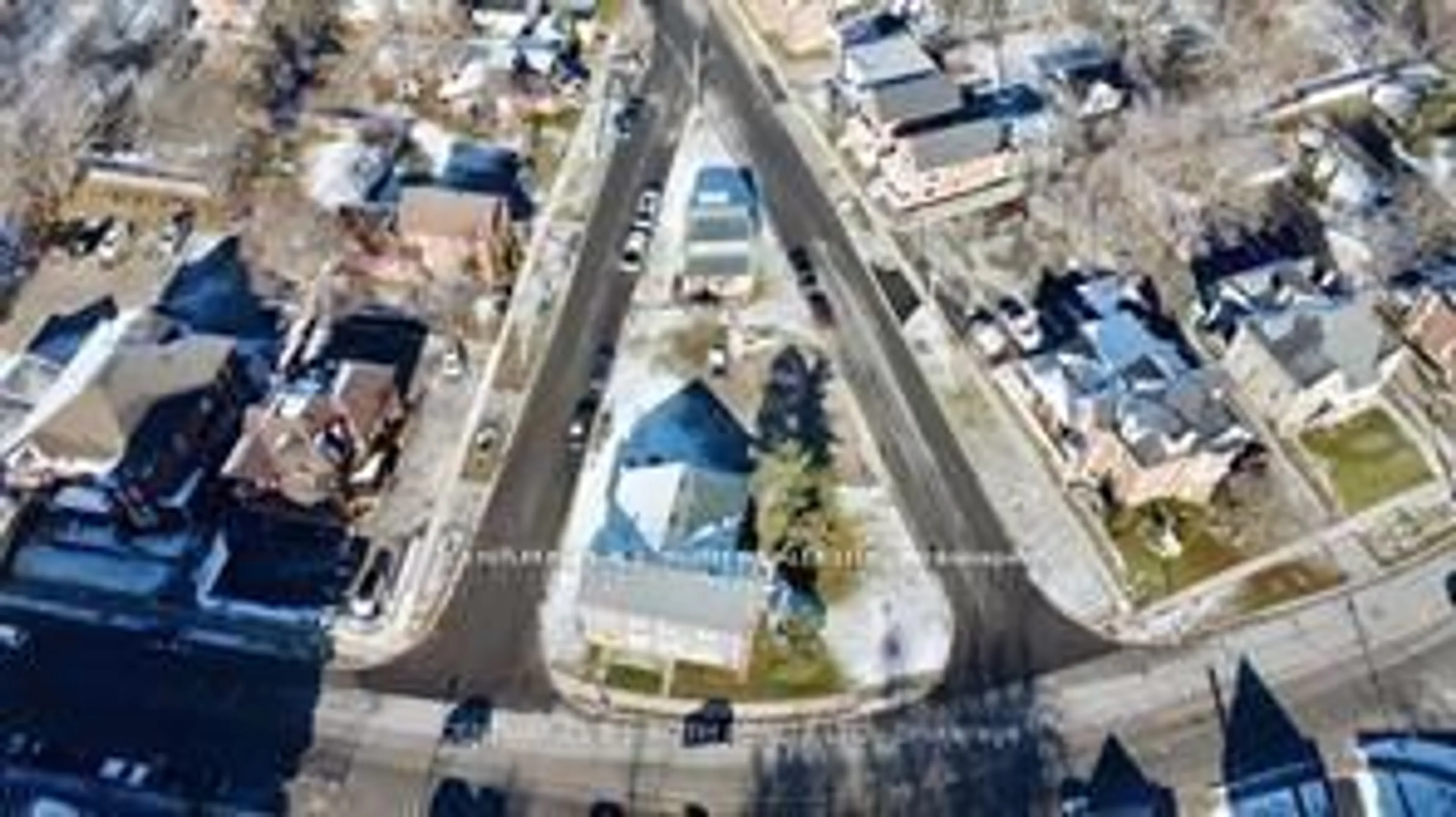 A pic from outside/outdoor area/front of a property/back of a property/a pic from drone, street for 194 Dunlop St, Barrie Ontario L4M 1B4