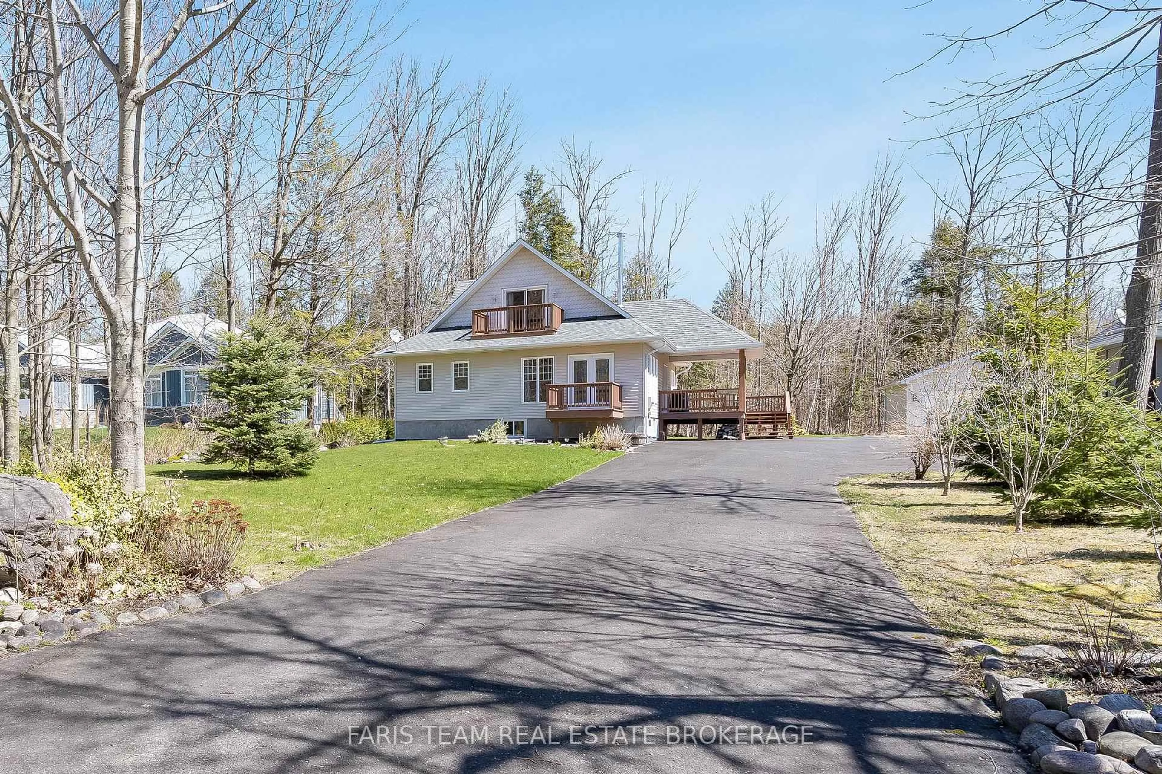 A pic from outside/outdoor area/front of a property/back of a property/a pic from drone, street for 139 Trout Lane, Tiny Ontario L9M 0J1