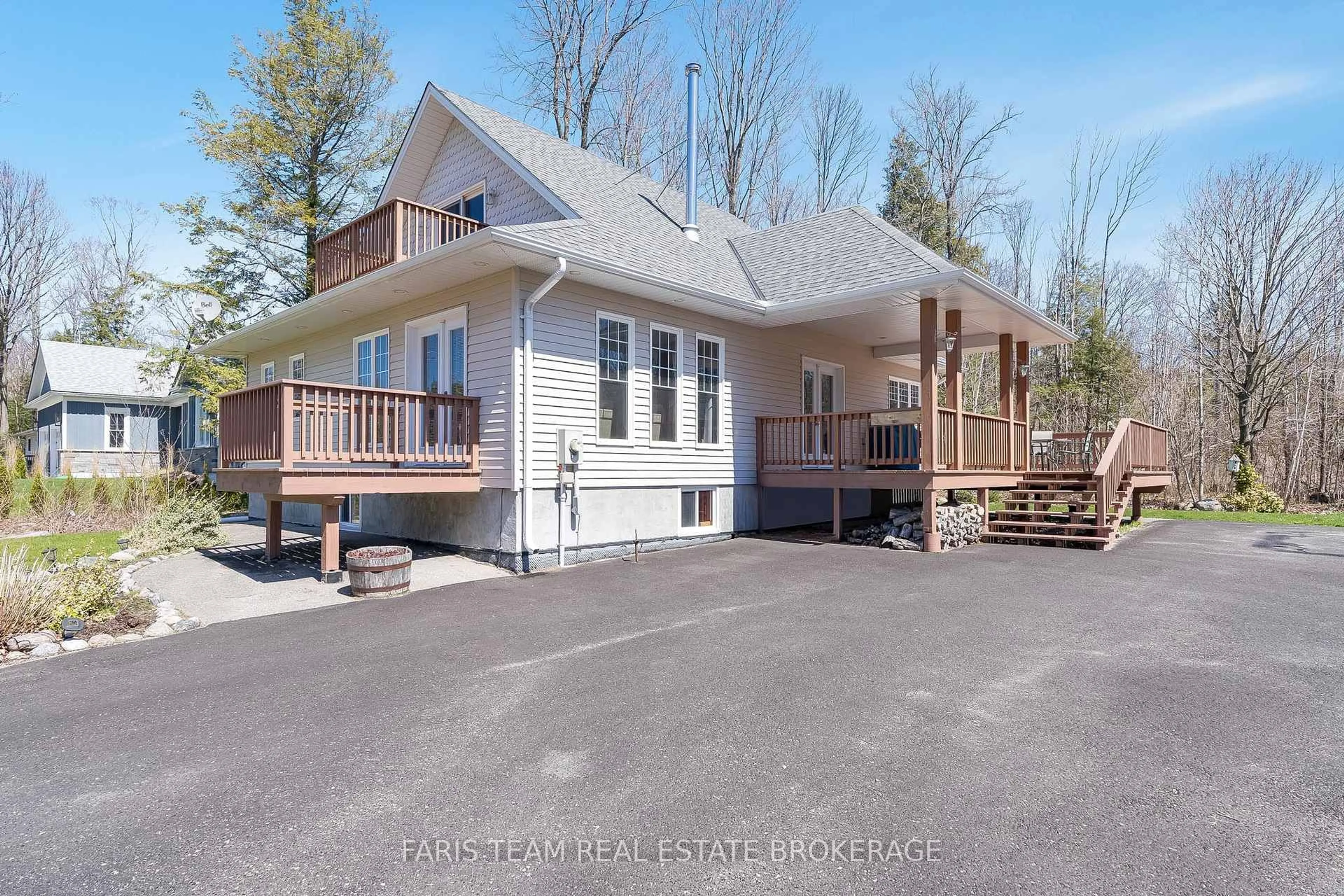 A pic from outside/outdoor area/front of a property/back of a property/a pic from drone, unknown for 139 Trout Lane, Tiny Ontario L9M 0J1