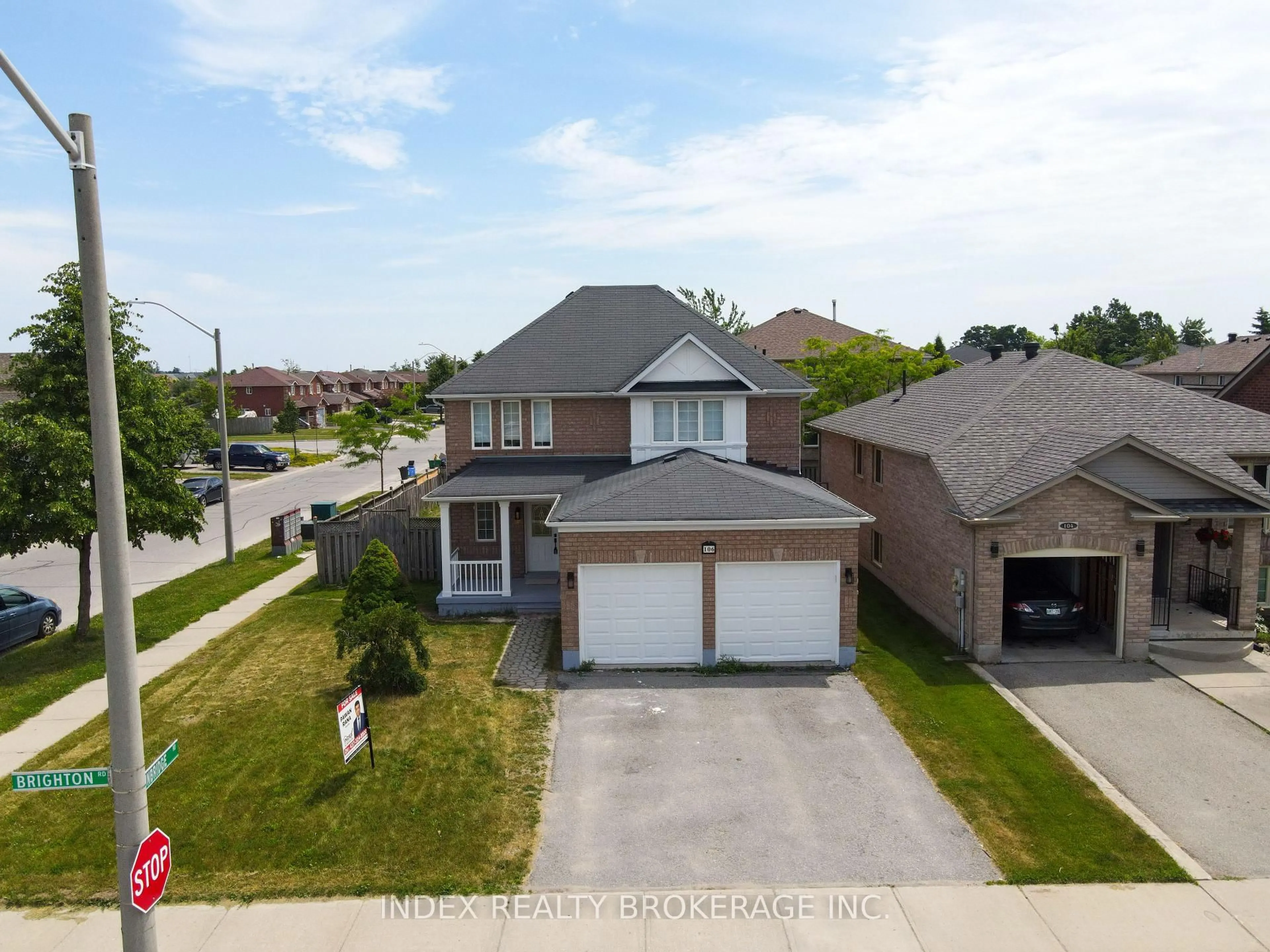 A pic from outside/outdoor area/front of a property/back of a property/a pic from drone, street for 106 Brighton Rd, Barrie Ontario L4M 6S2