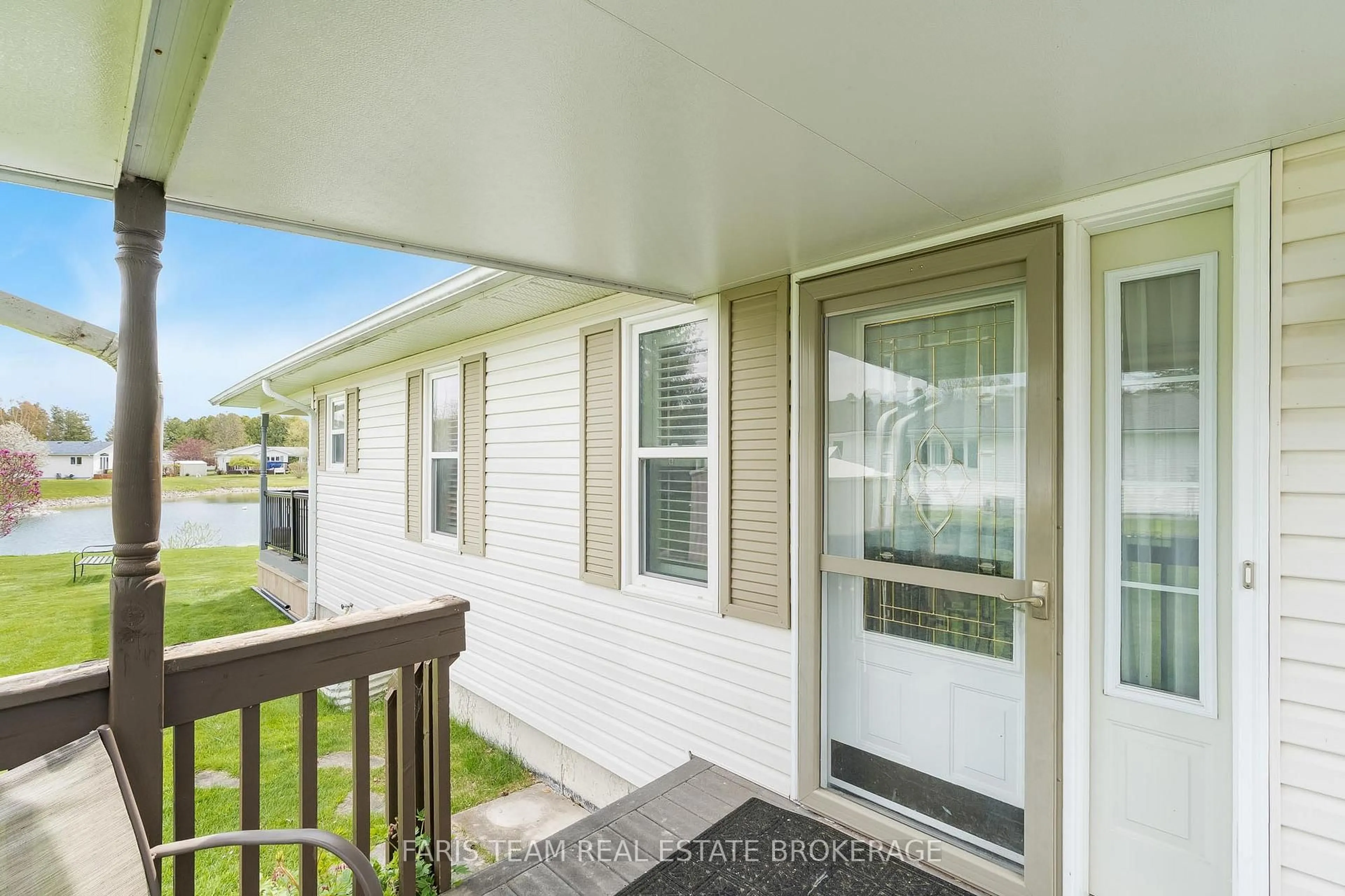 Home with vinyl exterior material, unknown for 30 Indiana Ave, Wasaga Beach Ontario L9Z 3A8