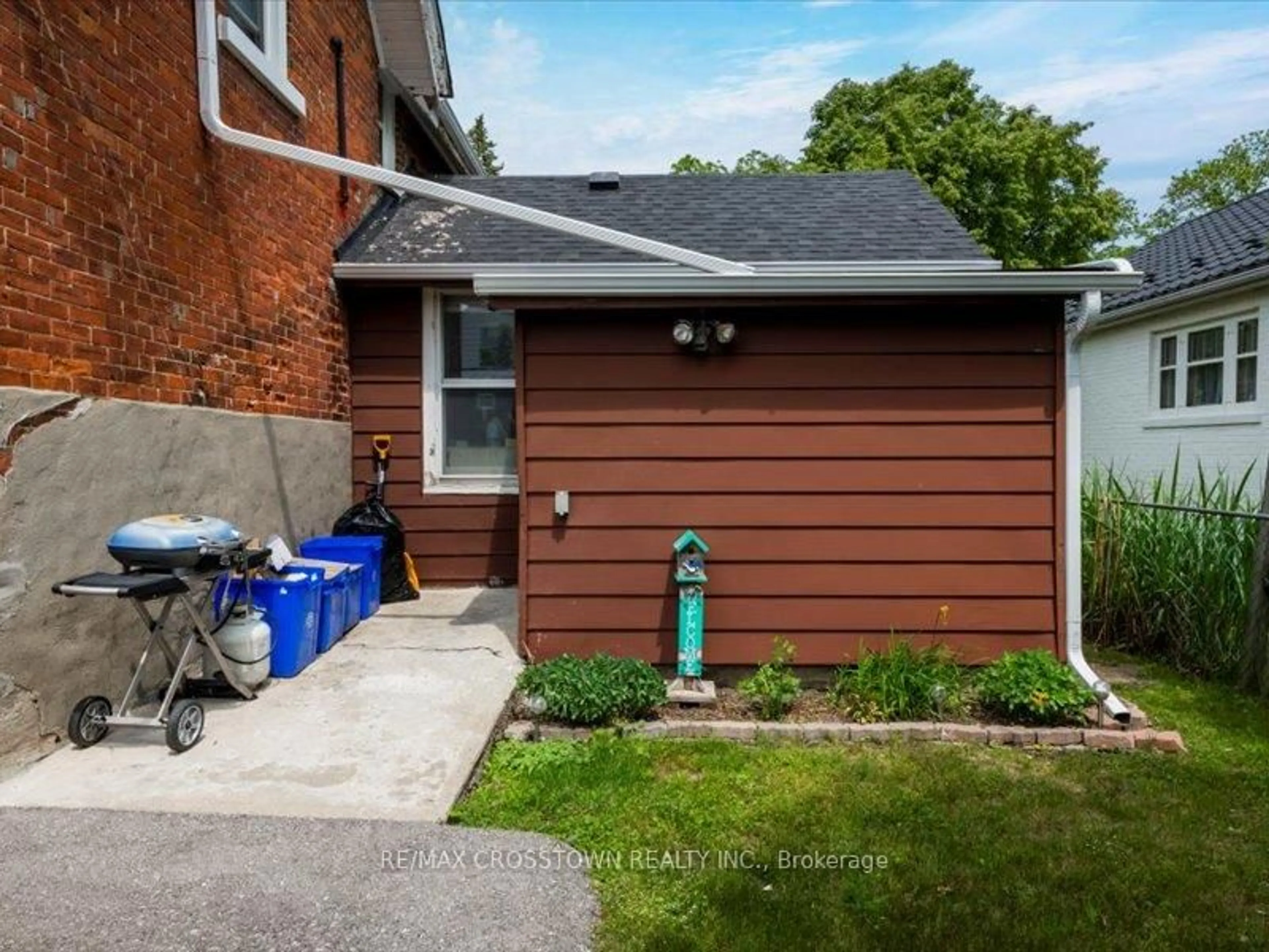 Home with brick exterior material, street for 49 Park St, Barrie Ontario L4N 1H7