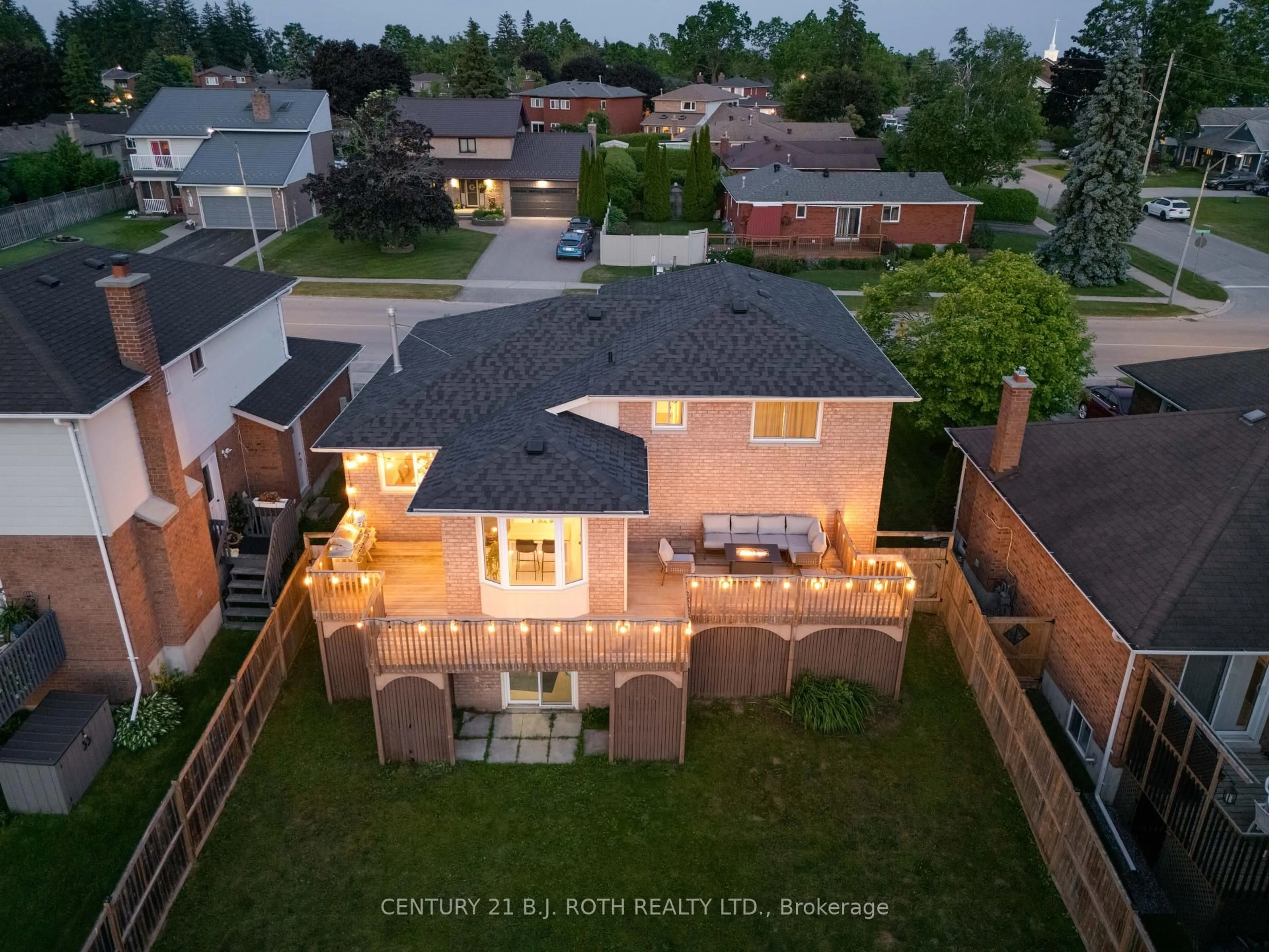 A pic from outside/outdoor area/front of a property/back of a property/a pic from drone, unknown for 258 COLLEGIATE Dr, Orillia Ontario L3V 7S5
