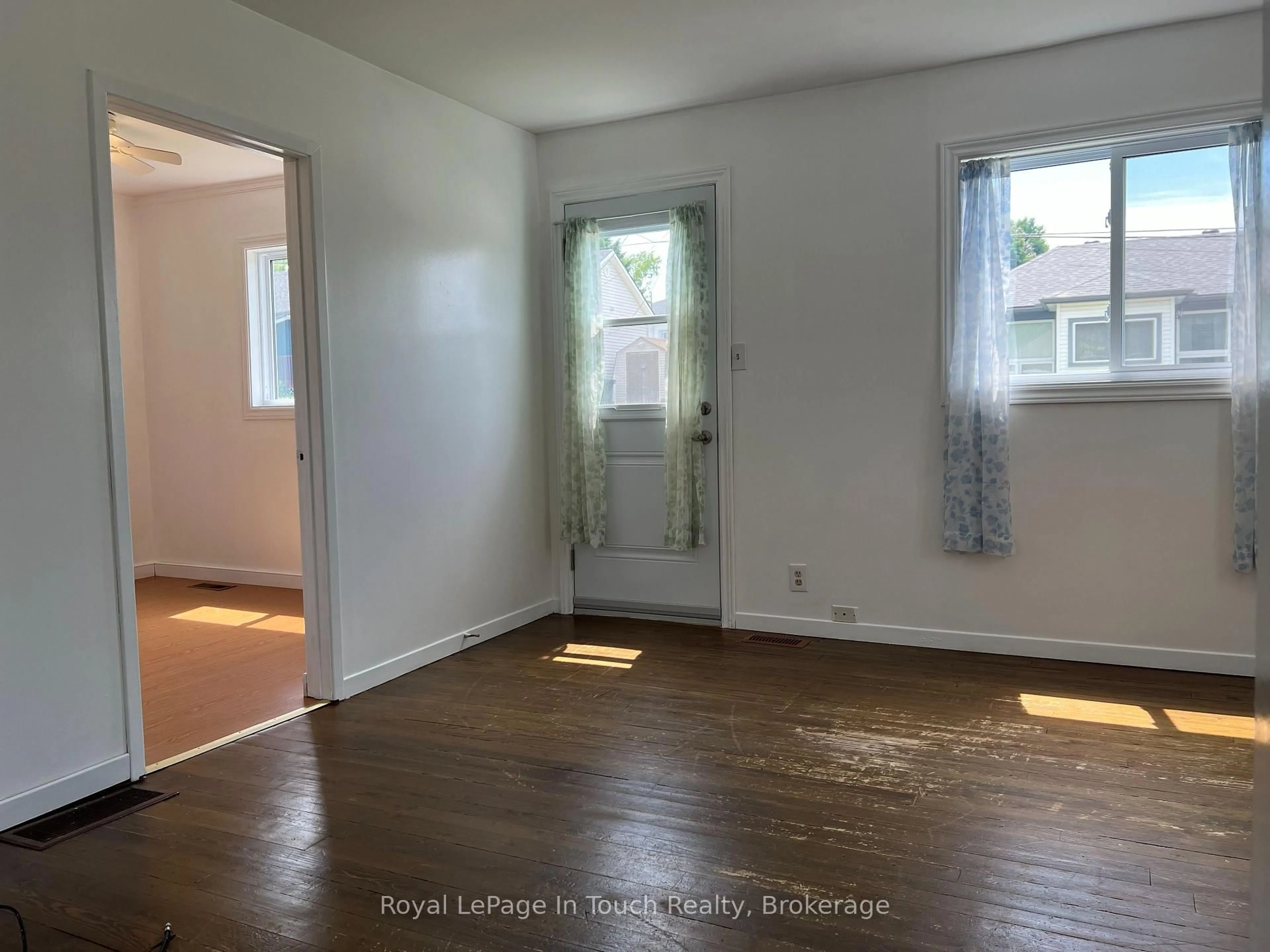 A pic of a room for 11 Edward St, Penetanguishene Ontario L9M 1L1