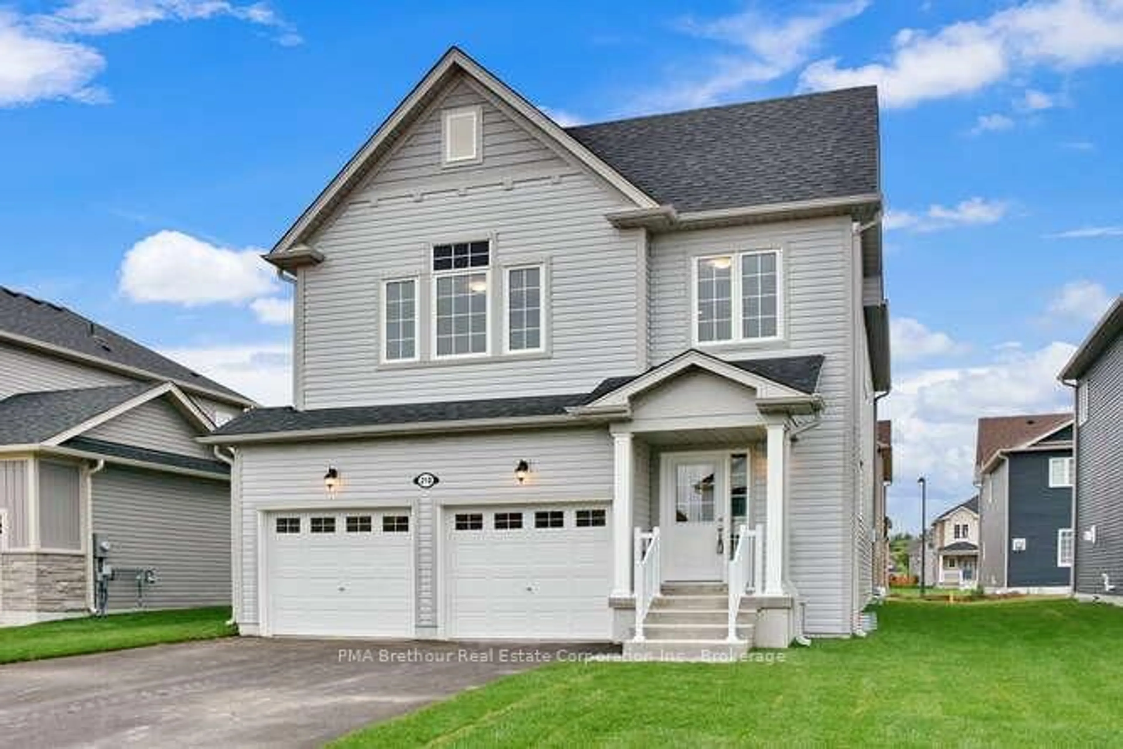 Home with vinyl exterior material, street for 210 Clipper Dr, Clearview Ontario L0M 1S0