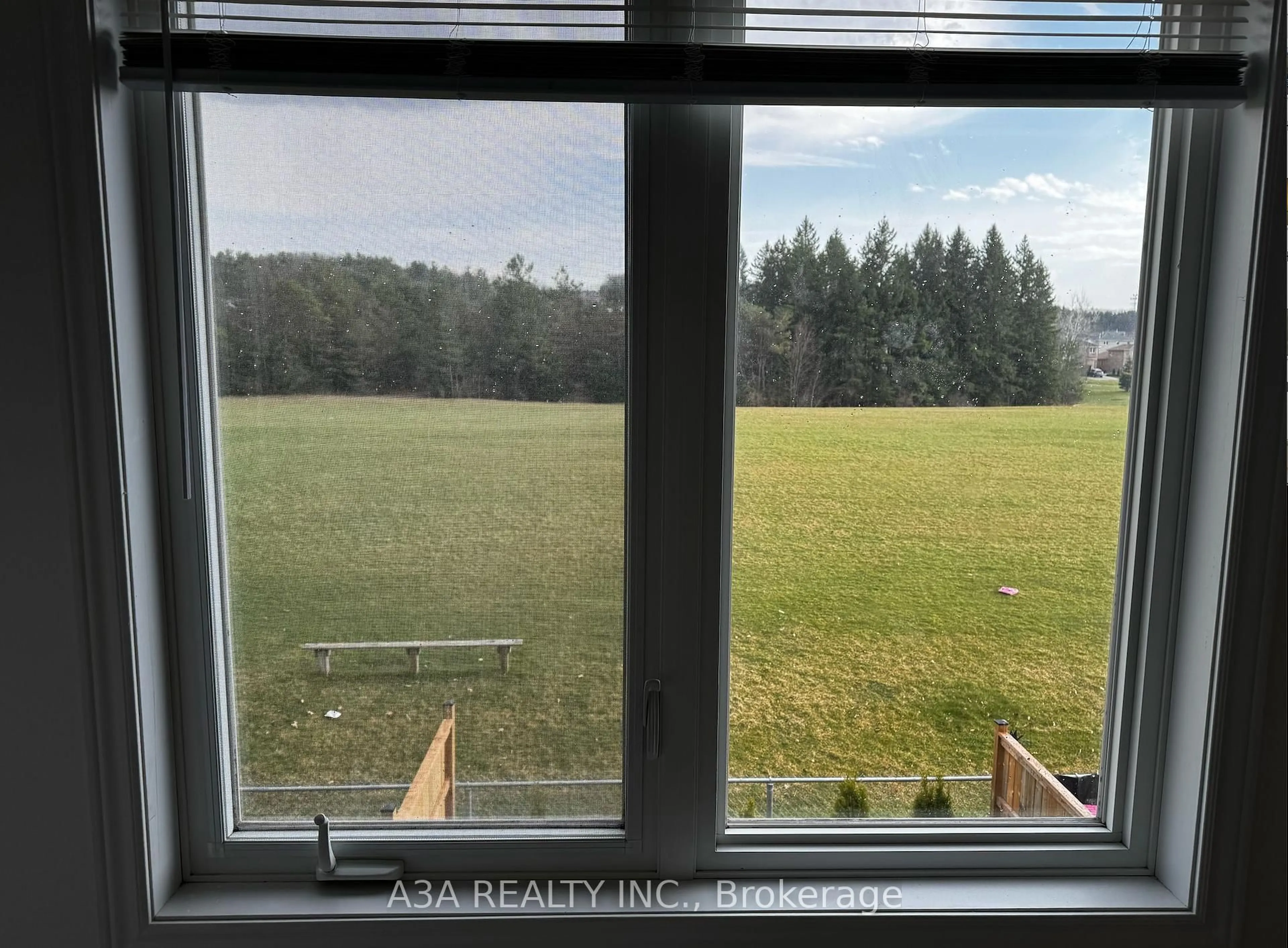 A pic of a room for 21 Deneb St, Barrie Ontario L4M 0K6