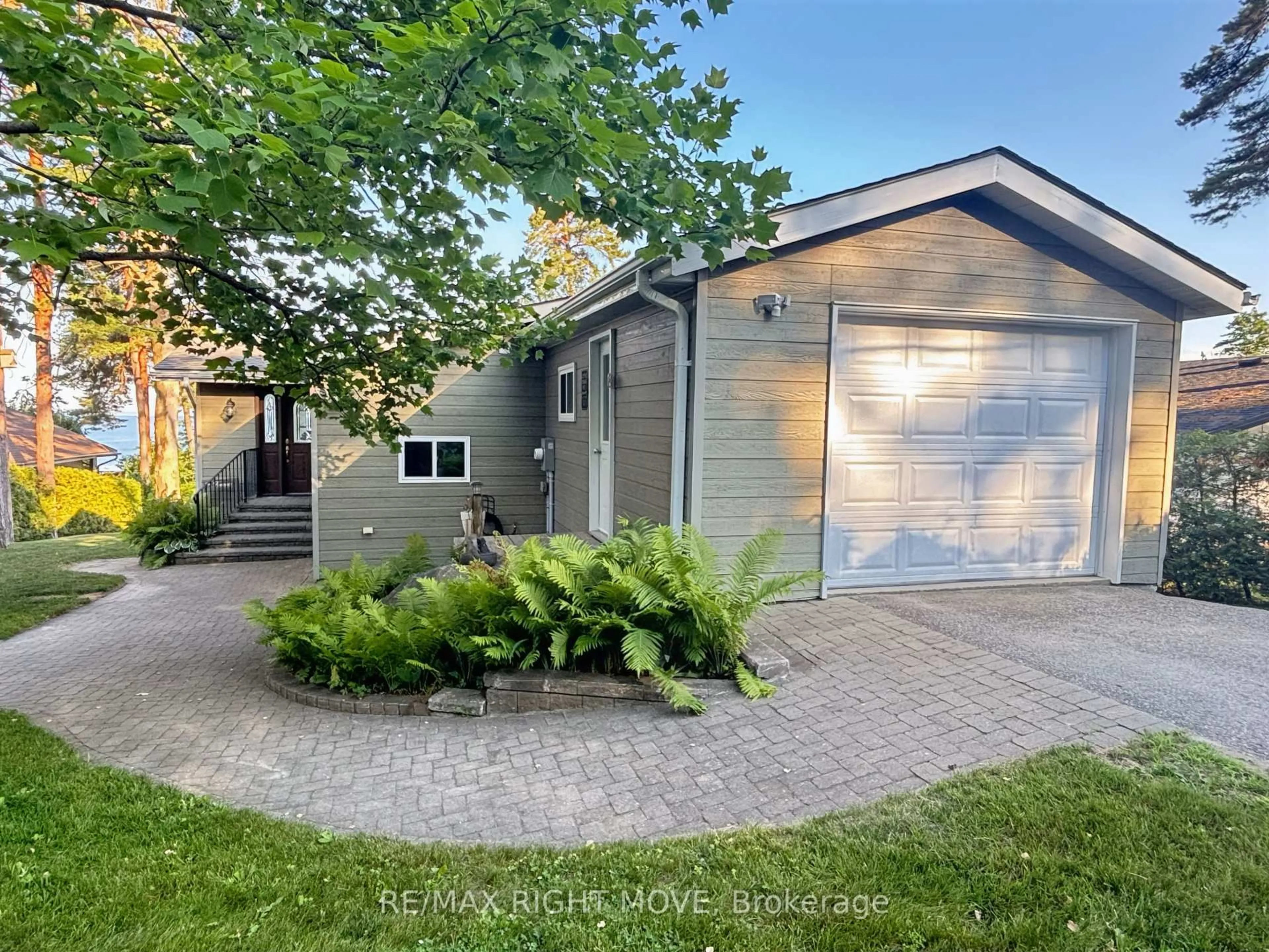 A pic from outside/outdoor area/front of a property/back of a property/a pic from drone, street for 1185 Woodland Dr, Oro-Medonte Ontario L3V 6H1