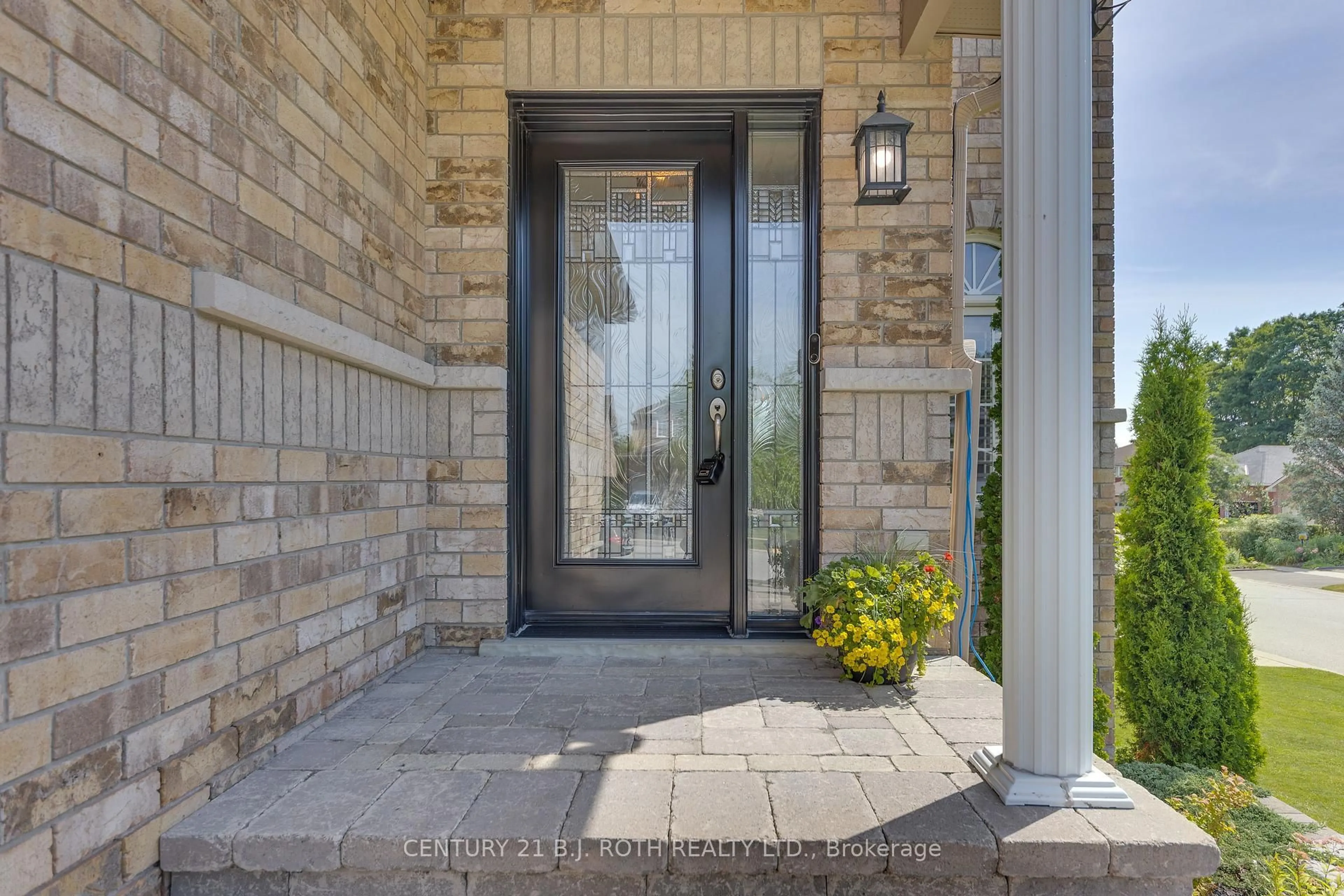 Indoor entryway for 143 Crompton Dr, Barrie Ontario L4M 6N9