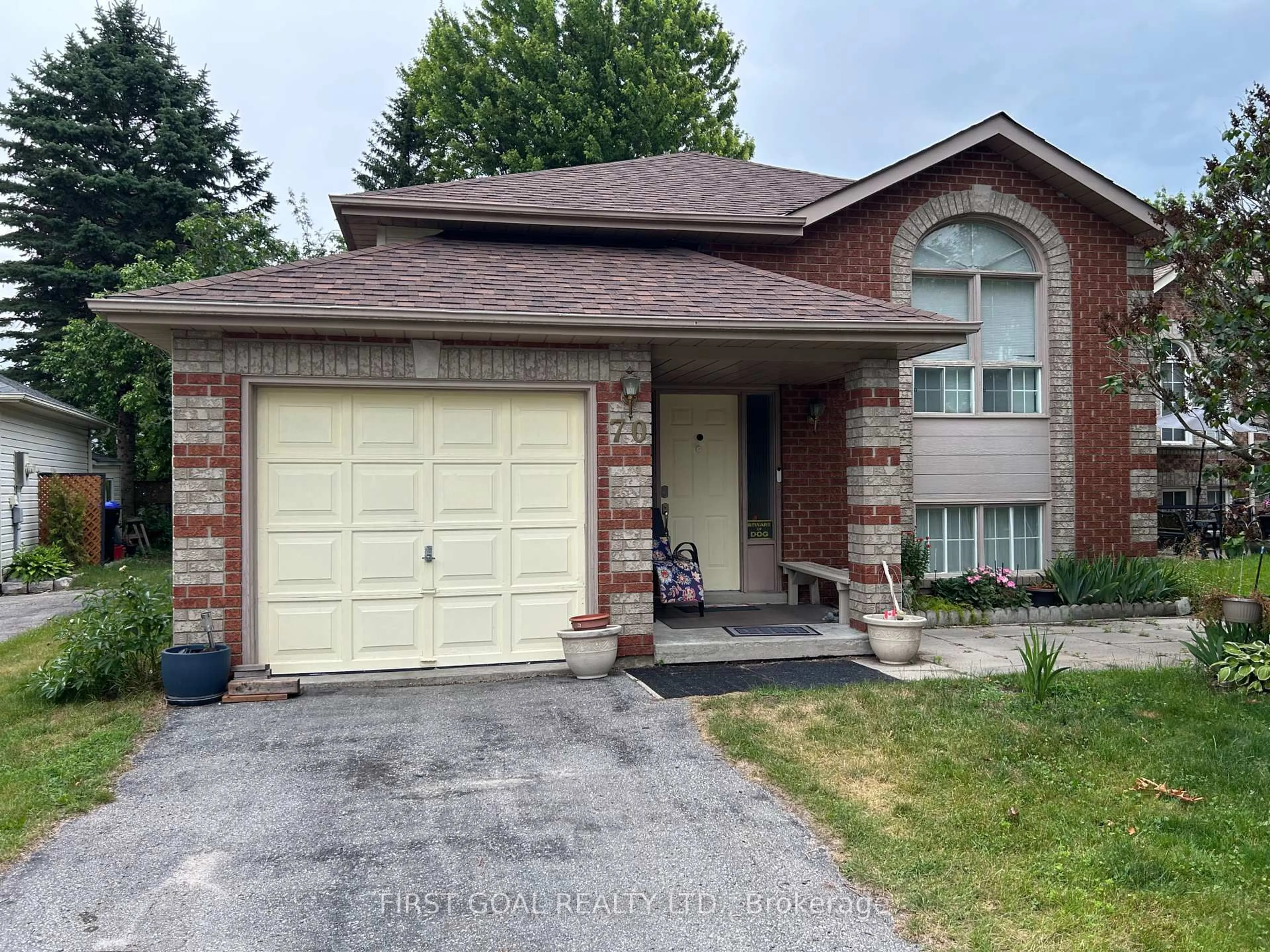 Home with brick exterior material, street for 70 Donald Cres, Wasaga Beach Ontario L9Z 1E3