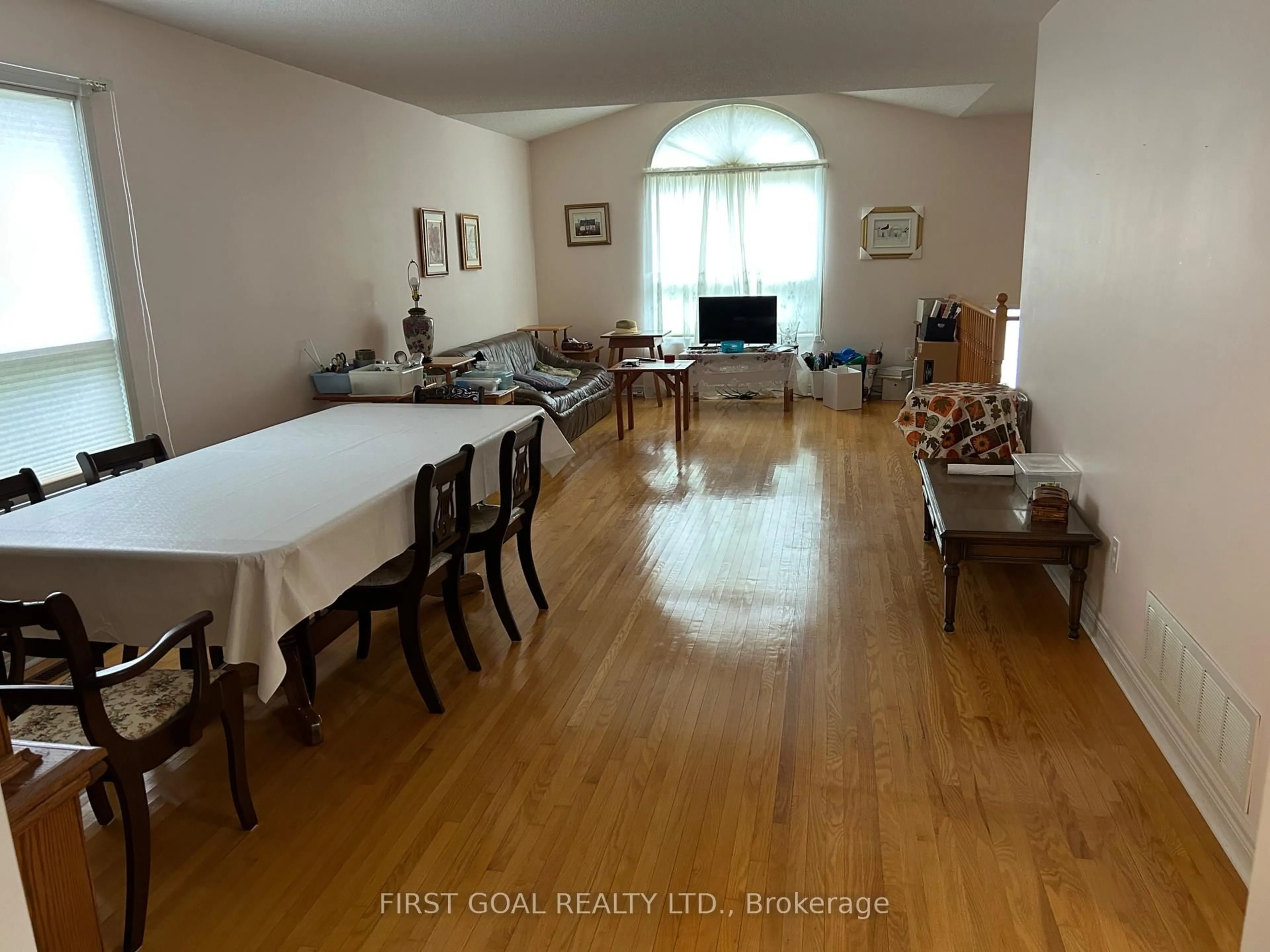 Dining room, floor is not visible for 70 Donald Cres, Wasaga Beach Ontario L9Z 1E3