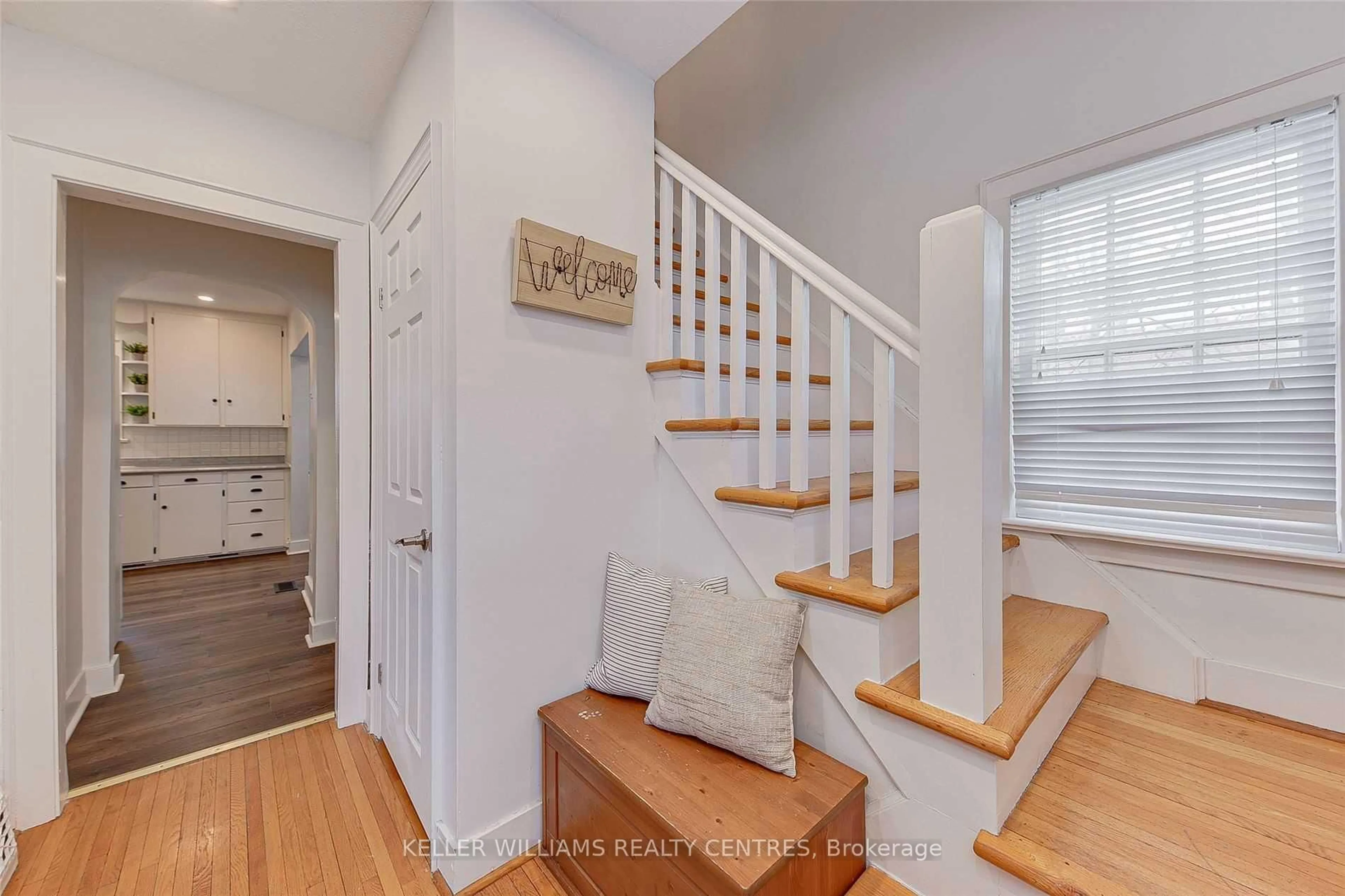 Indoor entryway for 77 Wellington St, Barrie Ontario L4M 2C3