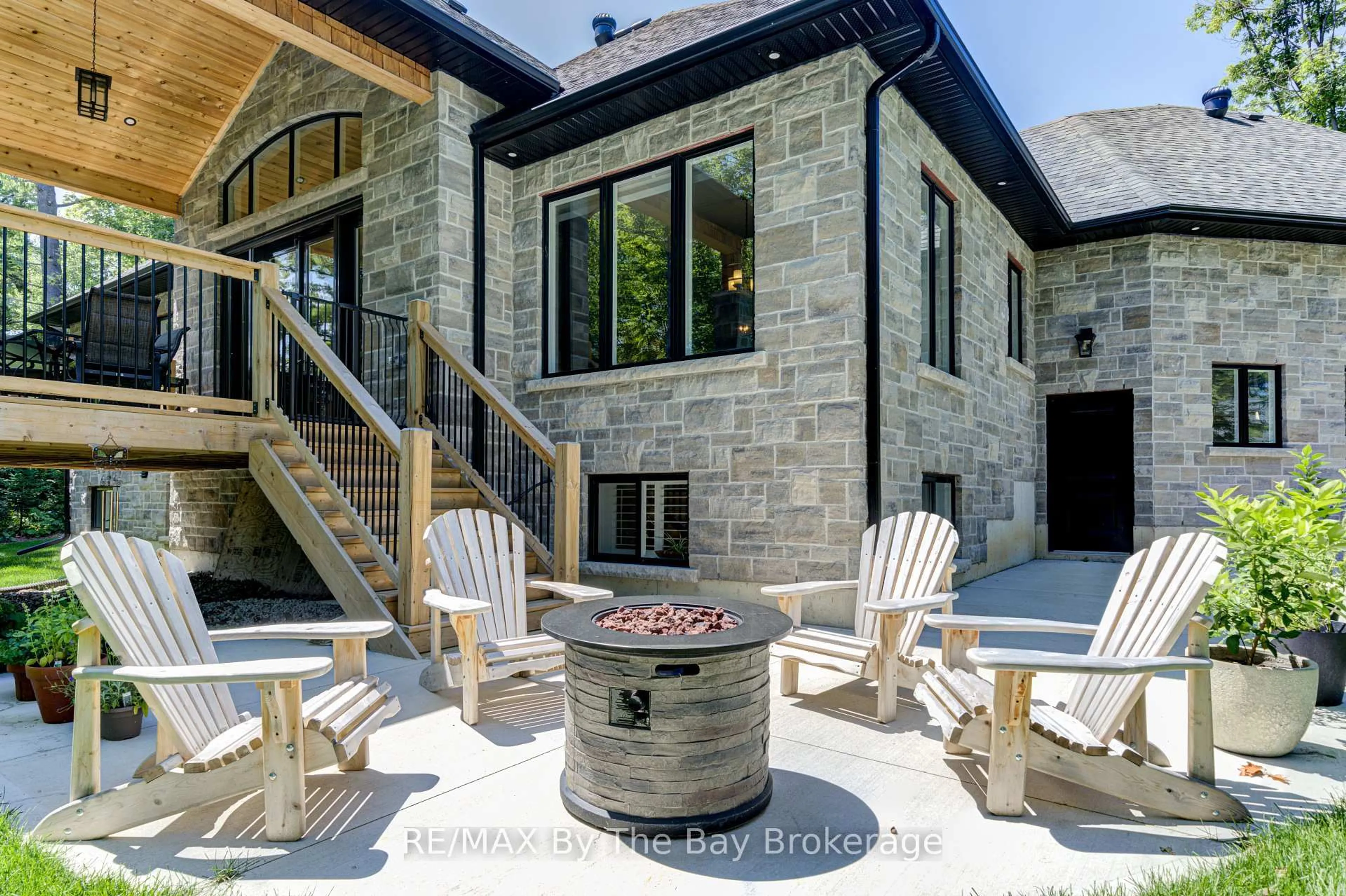 Patio, unknown for 833 Eastdale Dr, Wasaga Beach Ontario L9Z 2R5