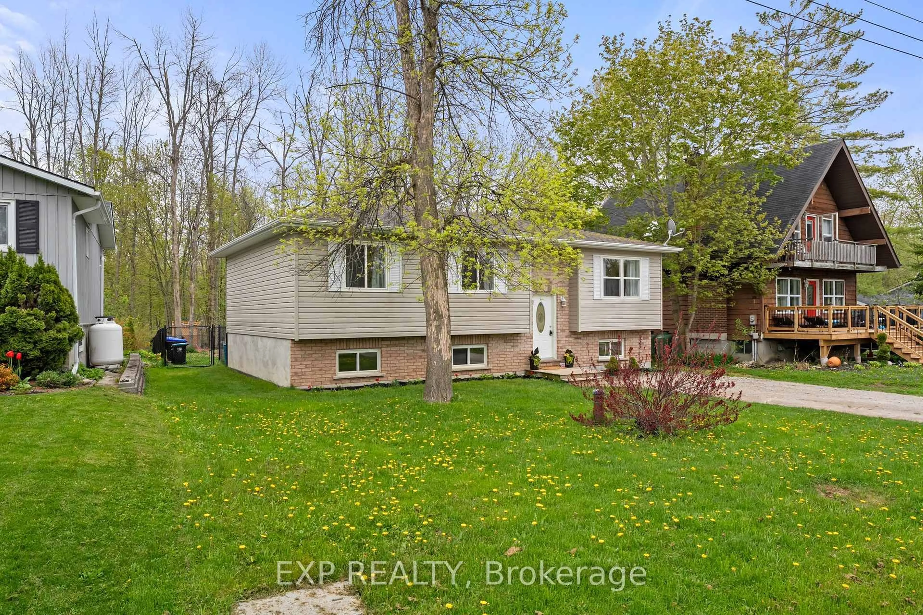 A pic from outside/outdoor area/front of a property/back of a property/a pic from drone, street for 3995 Woodland Dr, Ramara Ontario L3V 0S2