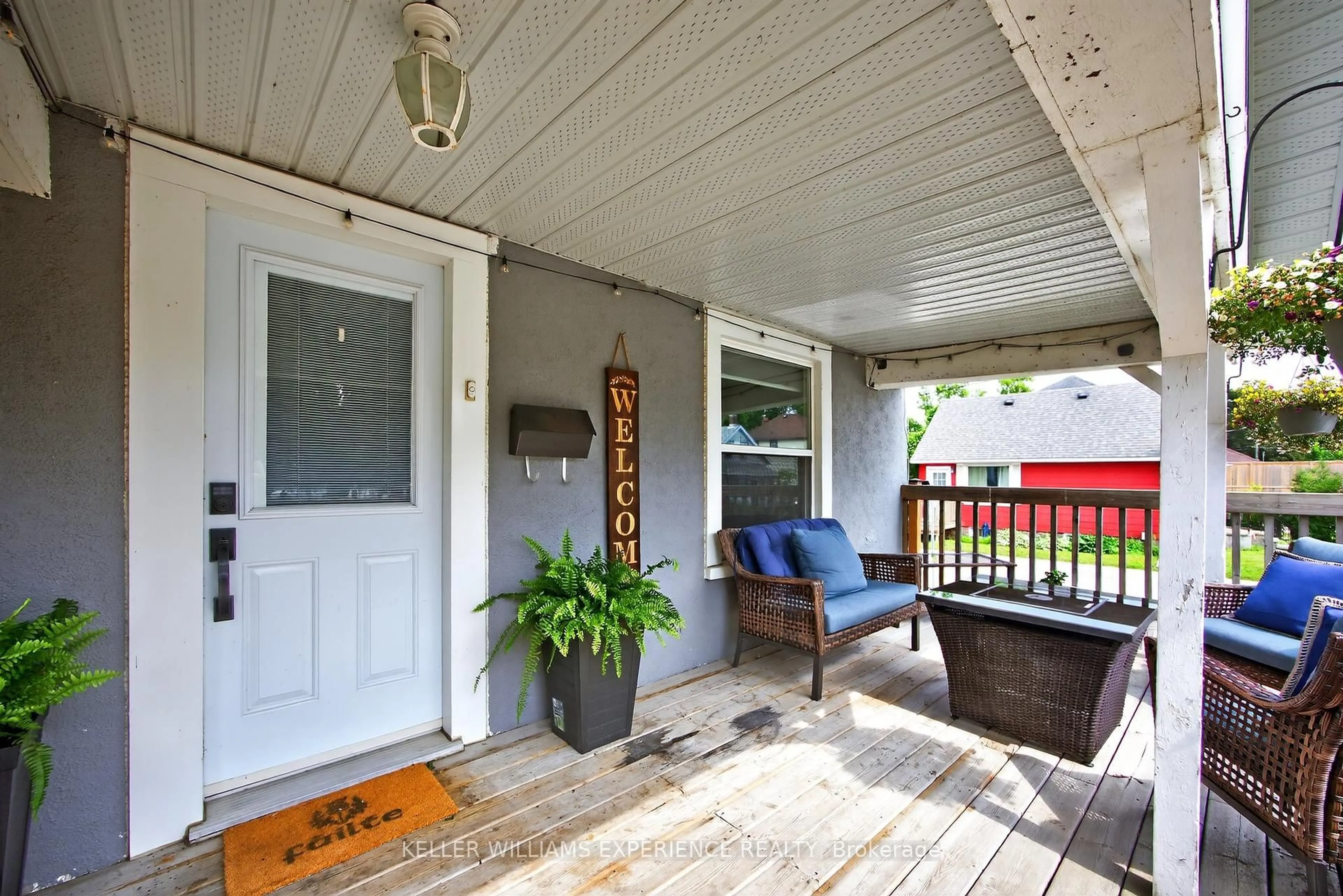 Indoor entryway for 120 DUNLOP St, Orillia Ontario L3V 5P4