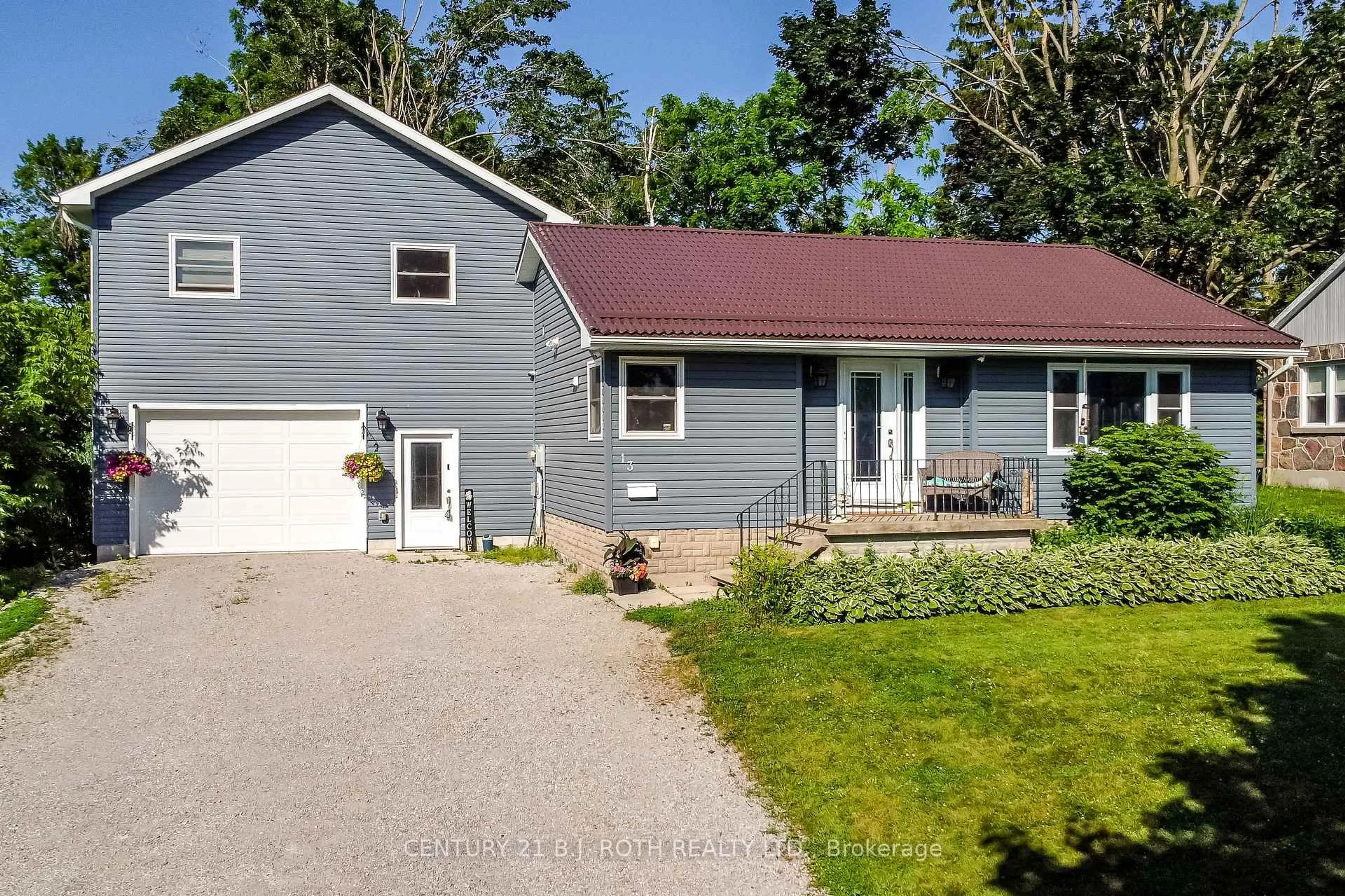 A pic from outside/outdoor area/front of a property/back of a property/a pic from drone, street for 13 Fitton Hts, Orillia Ontario L3V 4M7