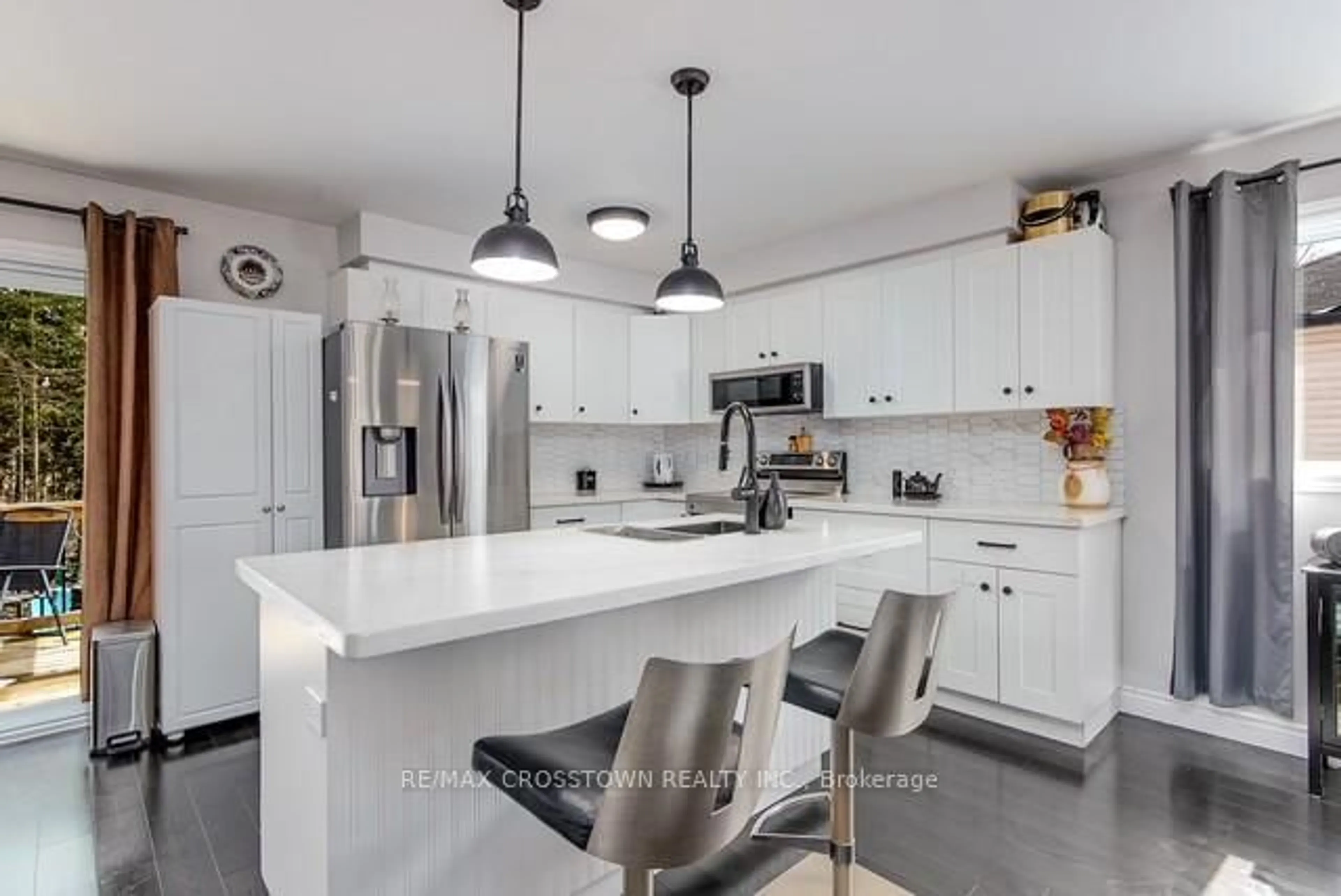 Open concept kitchen, ceramic/tile floor for 13 Harbour Cres, Wasaga Beach Ontario L9Z 1G4
