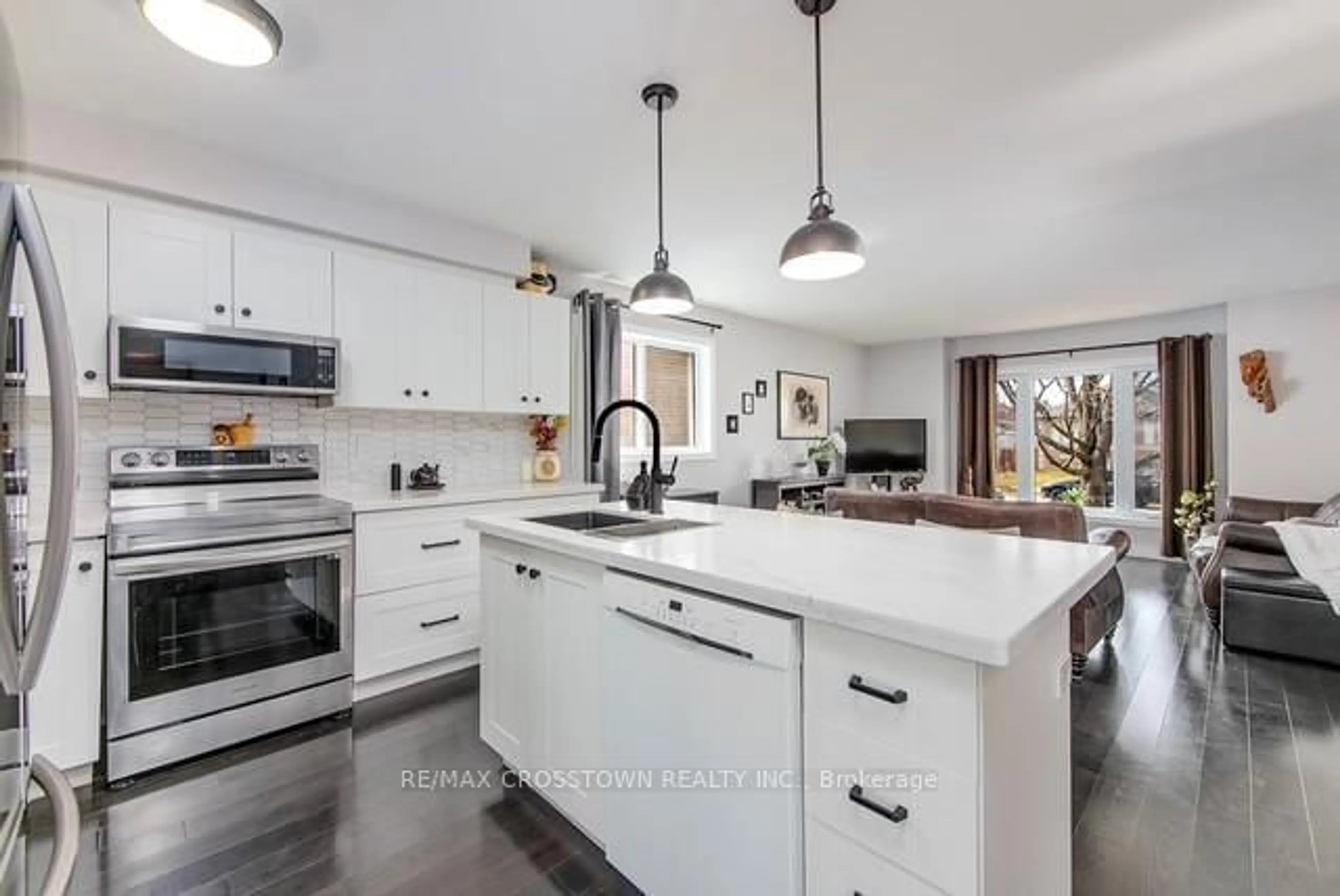 Open concept kitchen, ceramic/tile floor for 13 Harbour Cres, Wasaga Beach Ontario L9Z 1G4