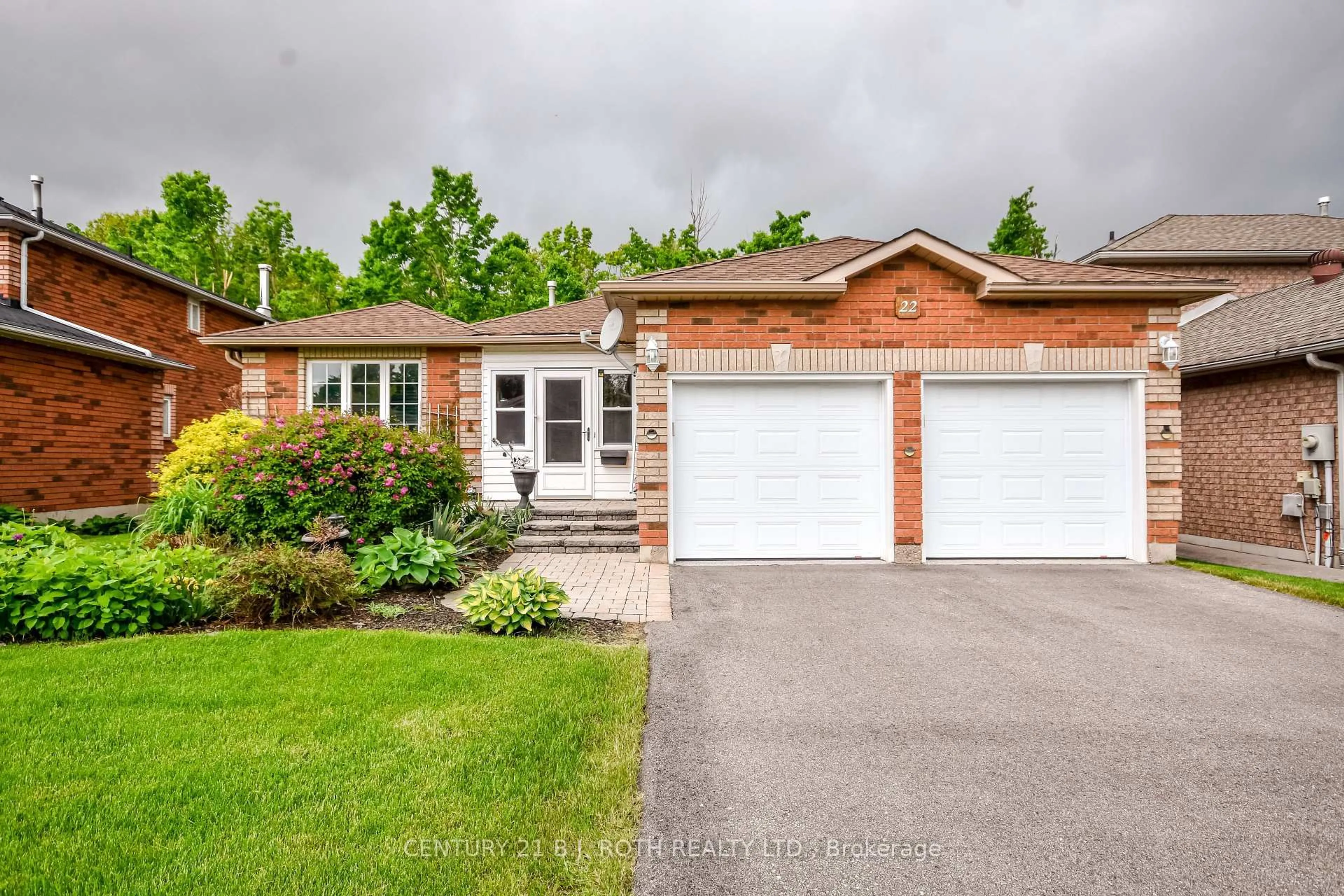 Home with brick exterior material, street for 22 Osprey Ridge Rd, Barrie Ontario L4M 6P2