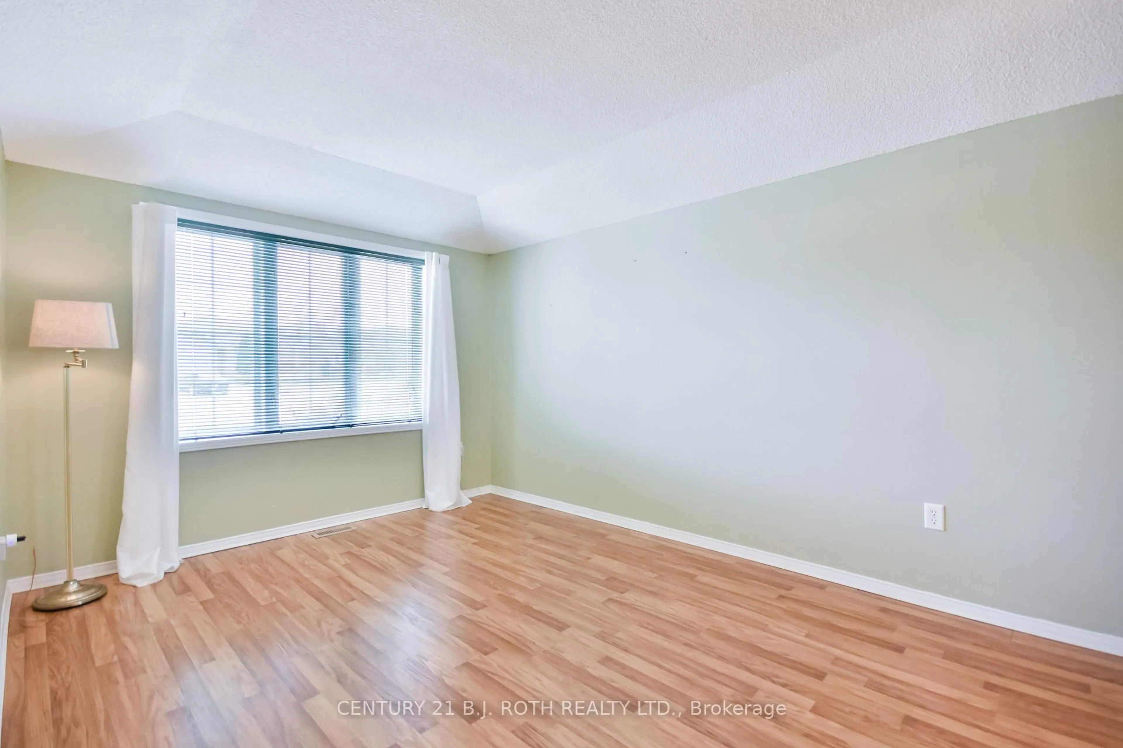 A pic of a room for 22 Osprey Ridge Rd, Barrie Ontario L4M 6P2