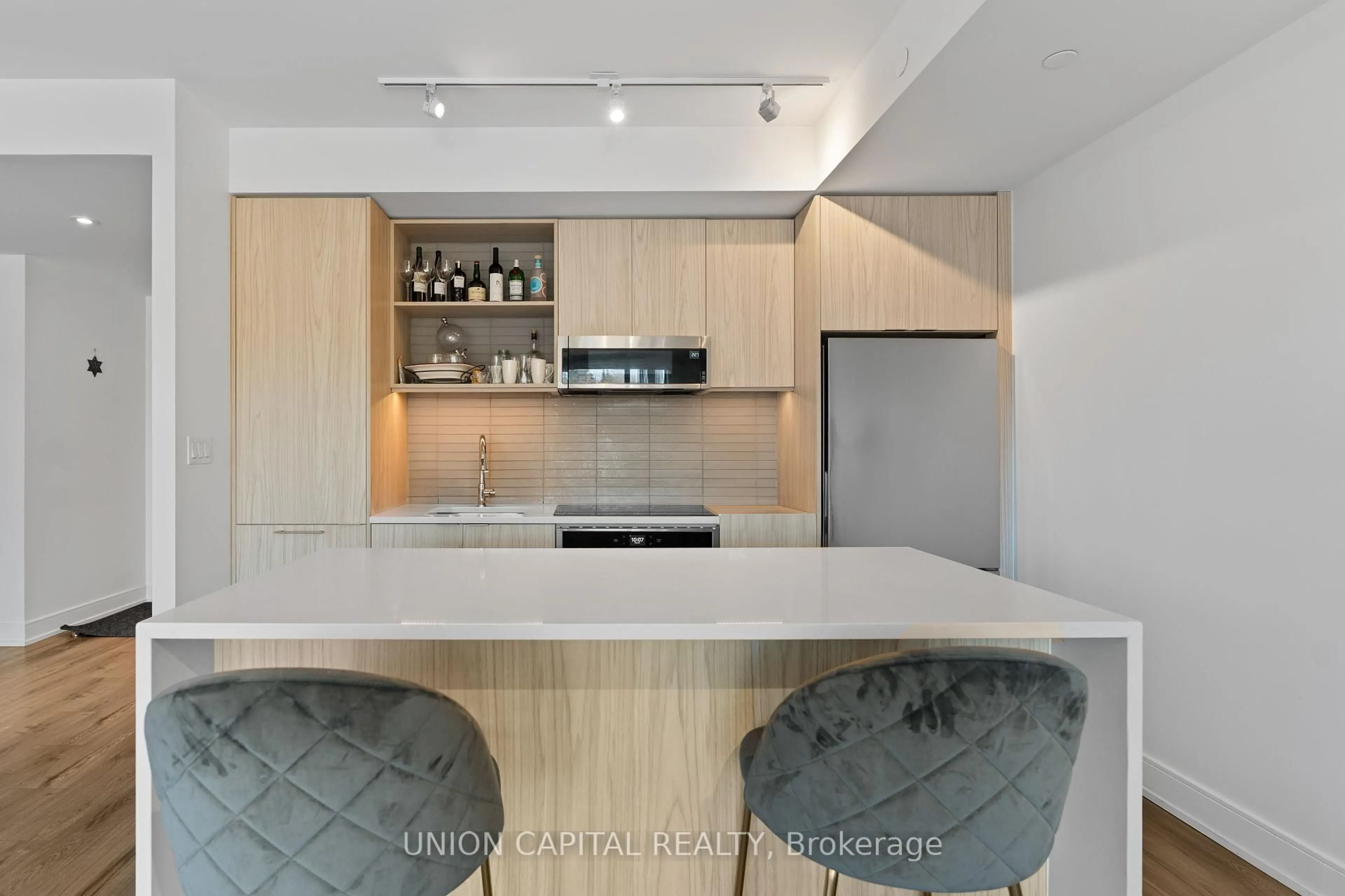 Unknown for 185 Dunlop St #621, Barrie Ontario L4M 0L7
