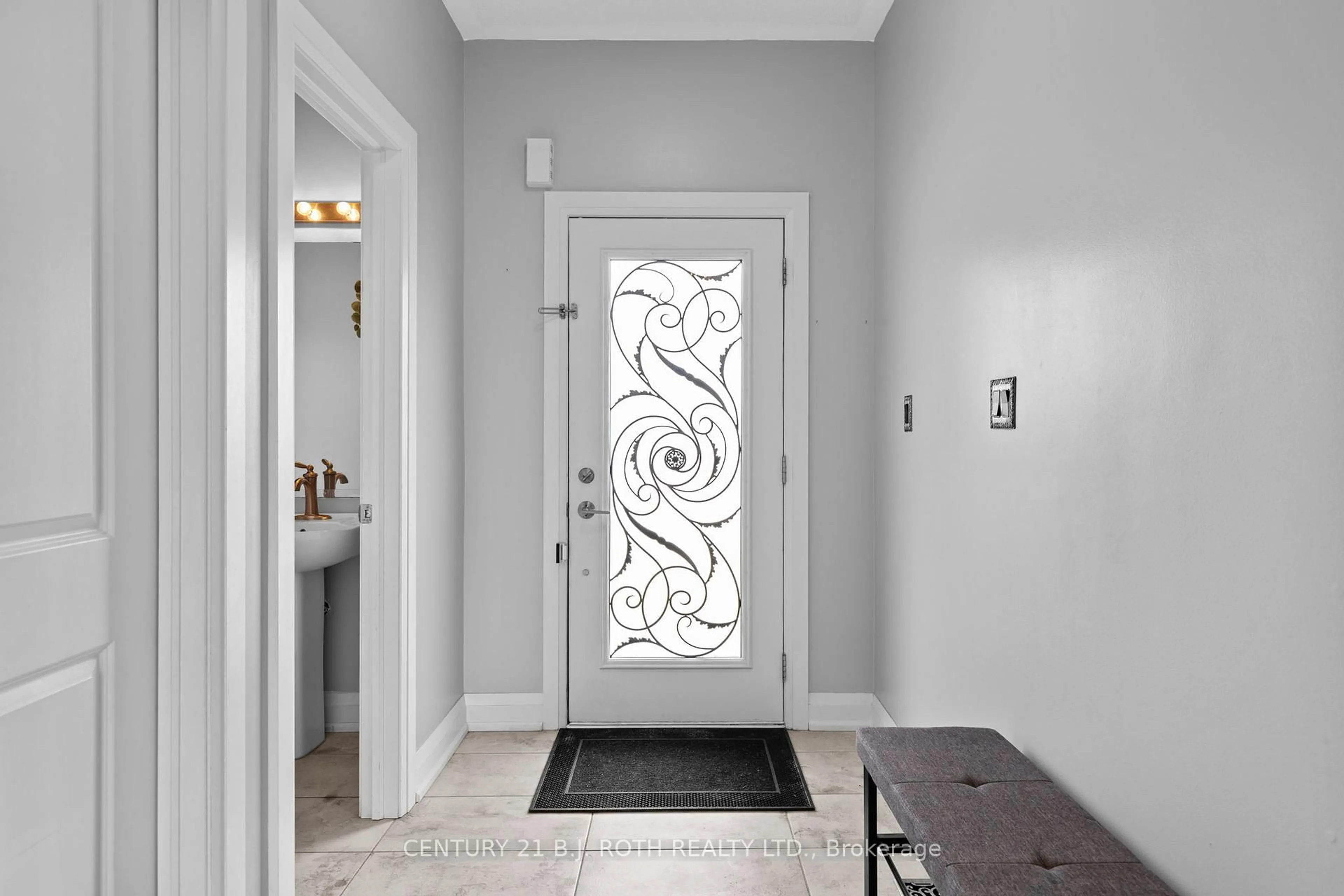 Indoor entryway for 10 ALASKAN Hts, Barrie Ontario L9J 0H9