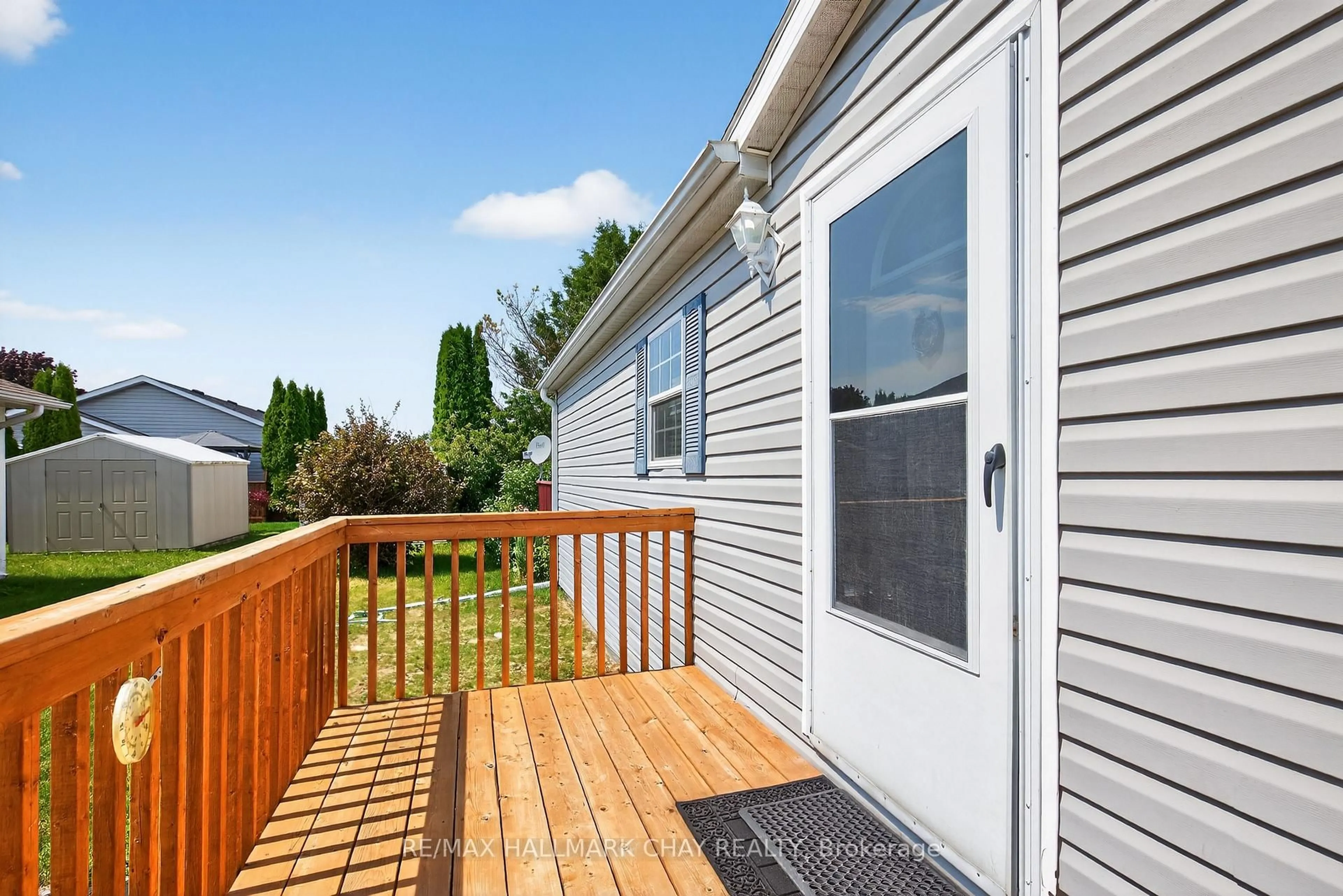 Home with vinyl exterior material, unknown for 3 Illinois Cres, Wasaga Beach Ontario L9Z 3A8