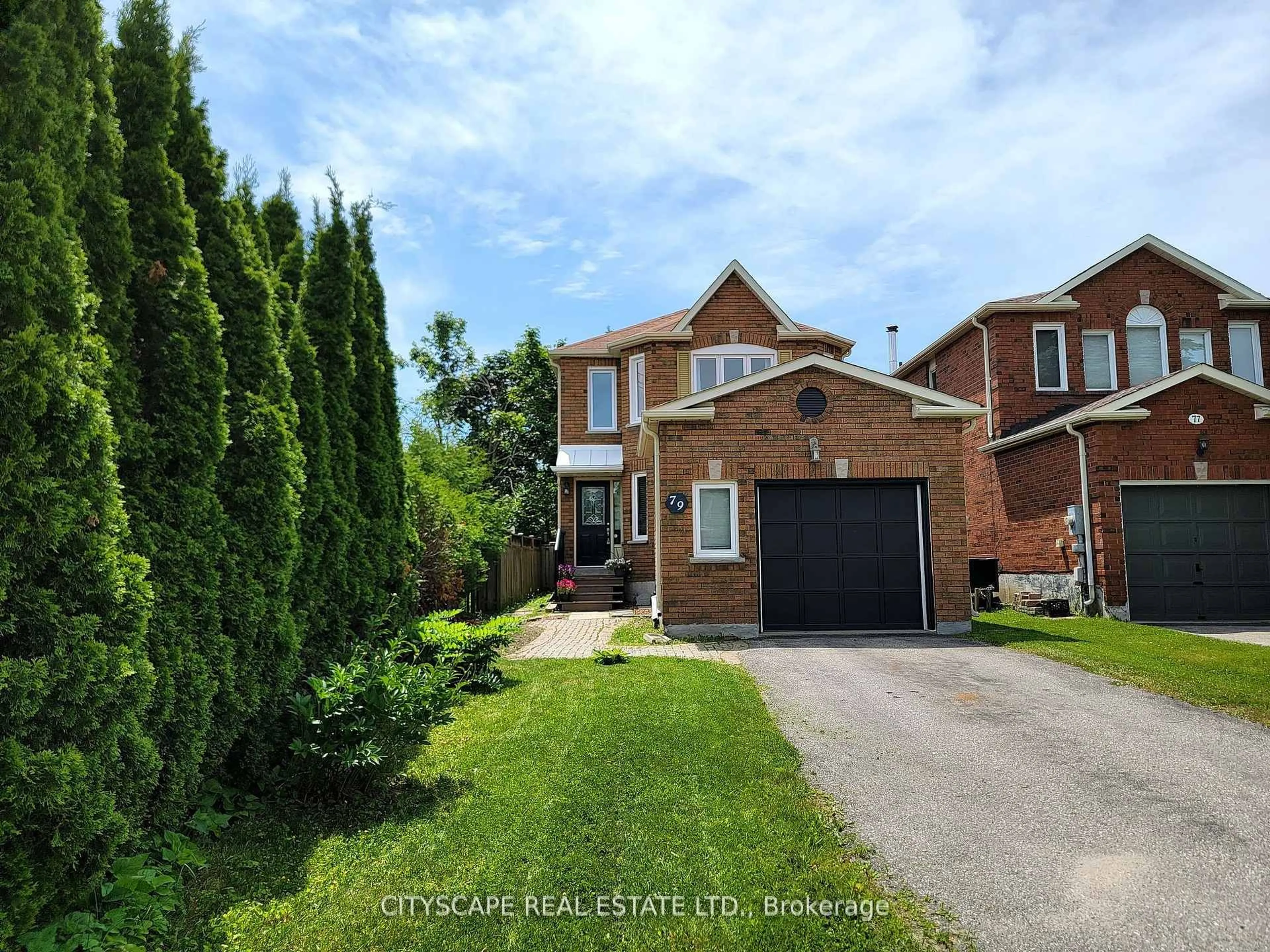 A pic from outside/outdoor area/front of a property/back of a property/a pic from drone, street for 79 Weatherup Cres, Barrie Ontario L4N 7J7