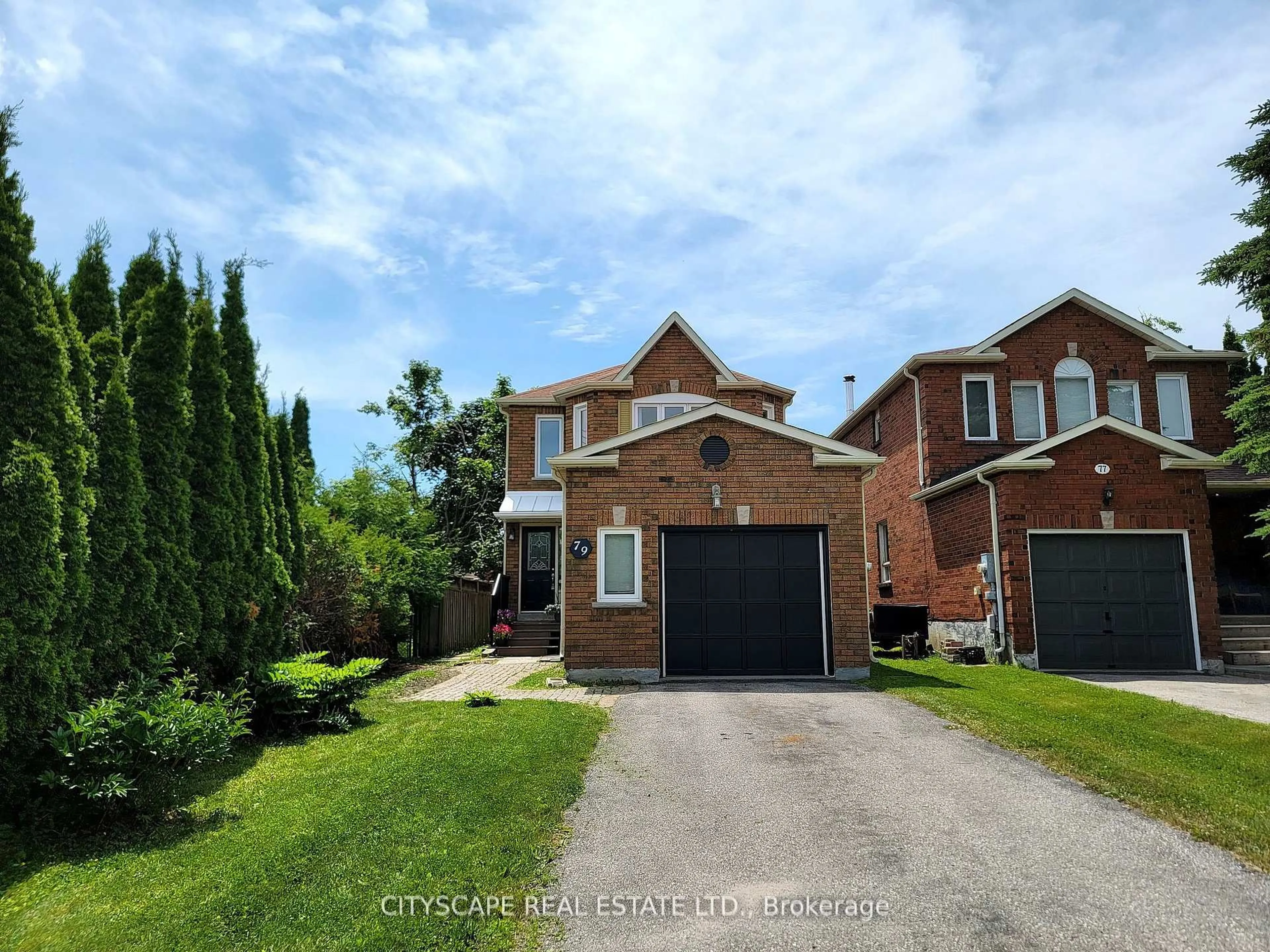 A pic from outside/outdoor area/front of a property/back of a property/a pic from drone, street for 79 Weatherup Cres, Barrie Ontario L4N 7J7